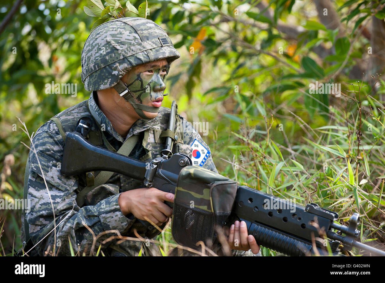 Soldat der Republik Südkorea steht auf dem Truppenübungsplatz Kahuku, Hawaii. Stockfoto