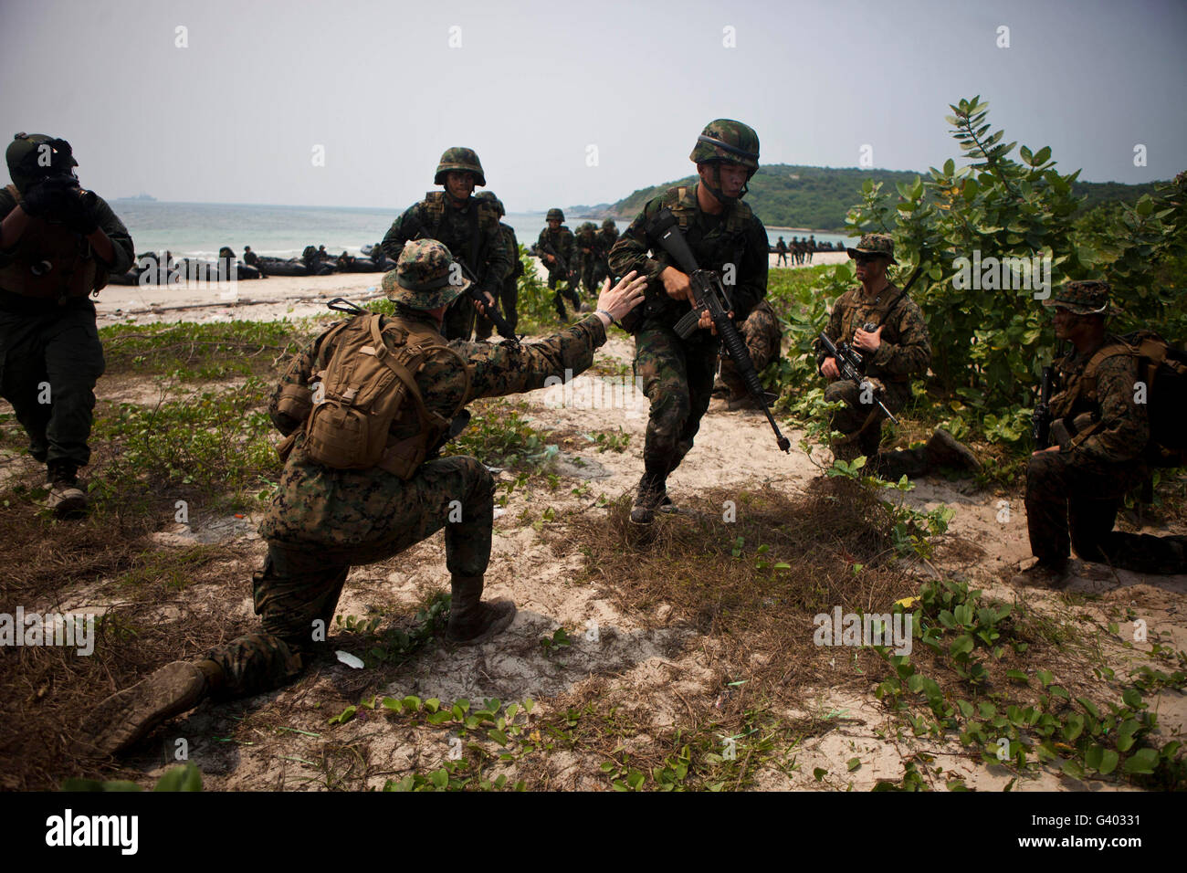 Ein bilaterales Boot Raid mit US-Marines und Thai Marines. Stockfoto