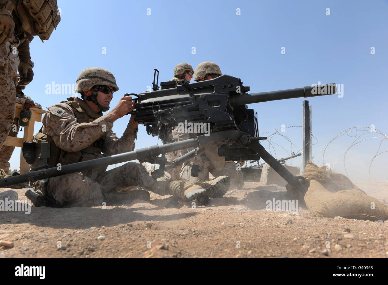 Soldat feuert einen Granatwerfer Mk 19 Treffsicherheit trainiert. Stockfoto