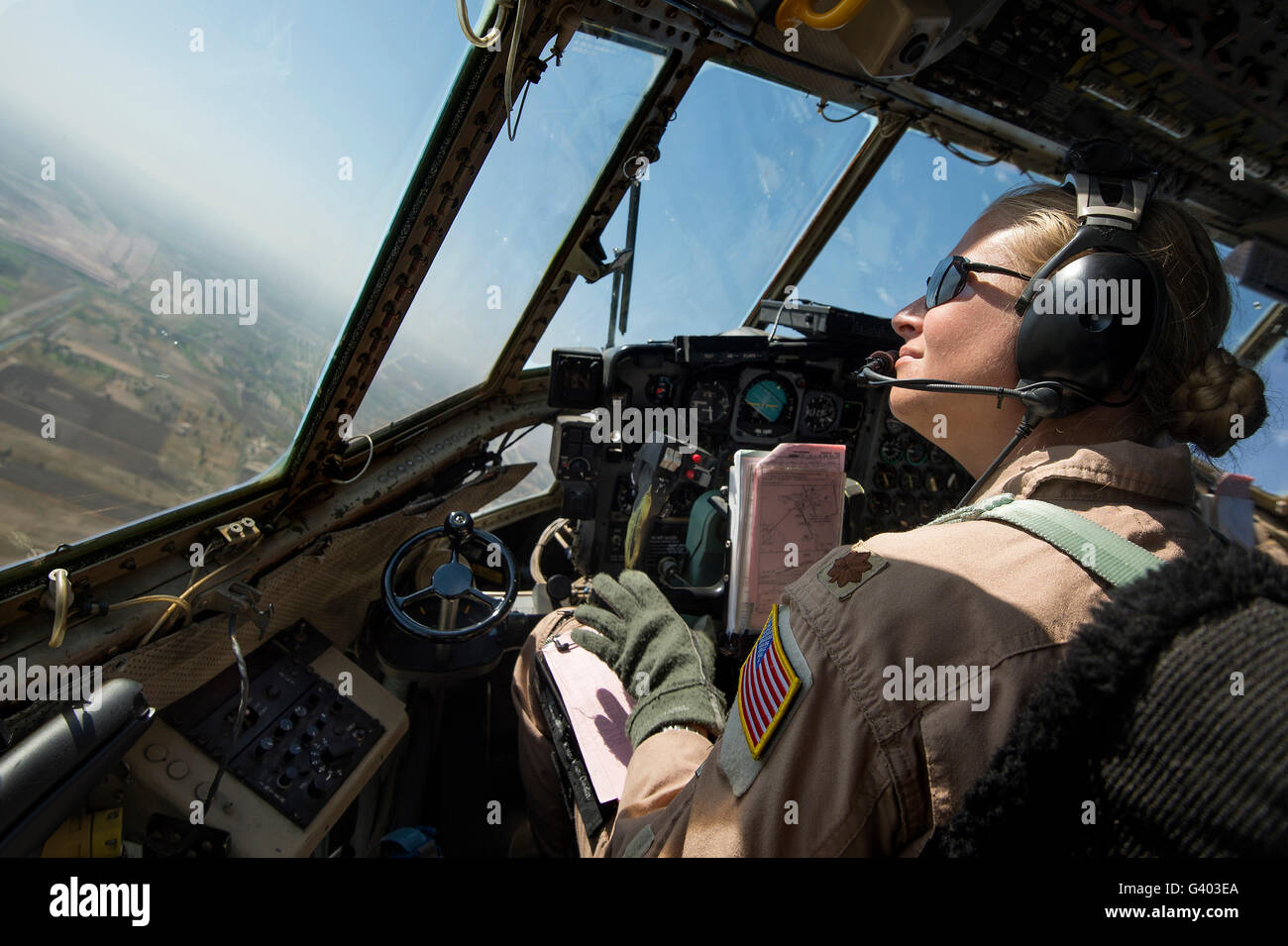 Eine C - 130H Hercules Pilot blickt auf ländlichen Bagdad, Irak. Stockfoto
