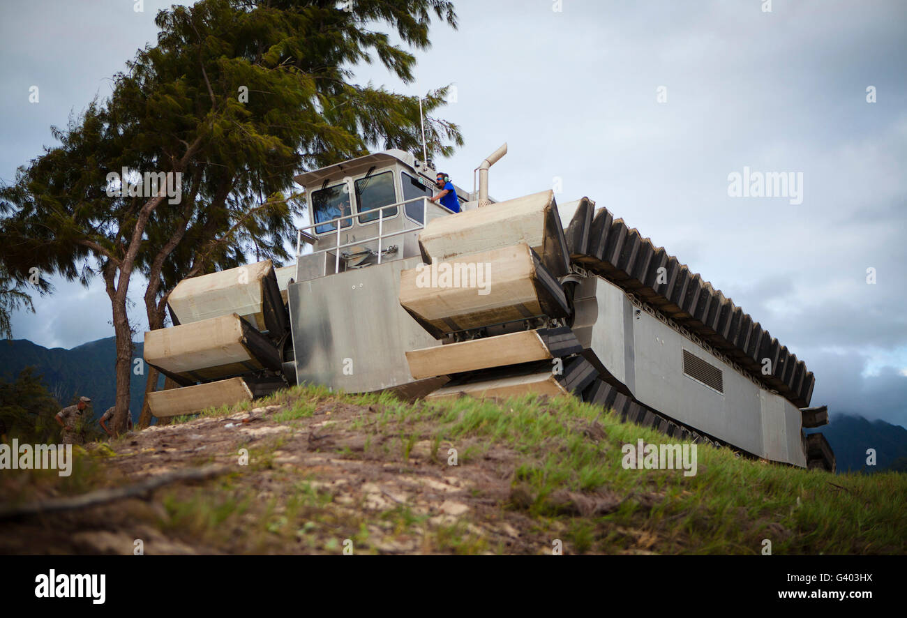 Das ultra Heavy-Lift amphibische Connector Fahrzeug auf unebenem Gelände. Stockfoto