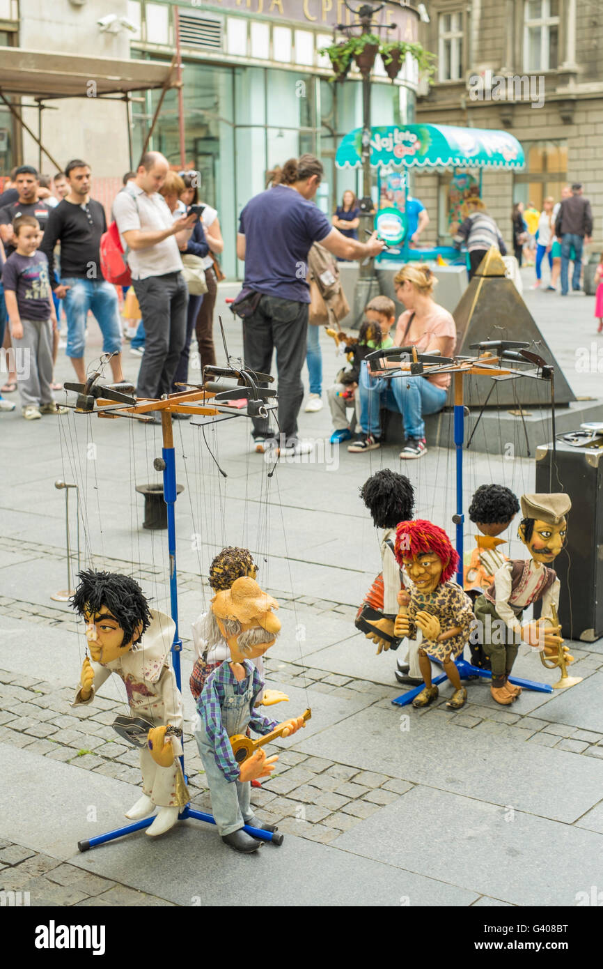 Ein Puppenspieler in den Straßen von Belgrad Stockfoto