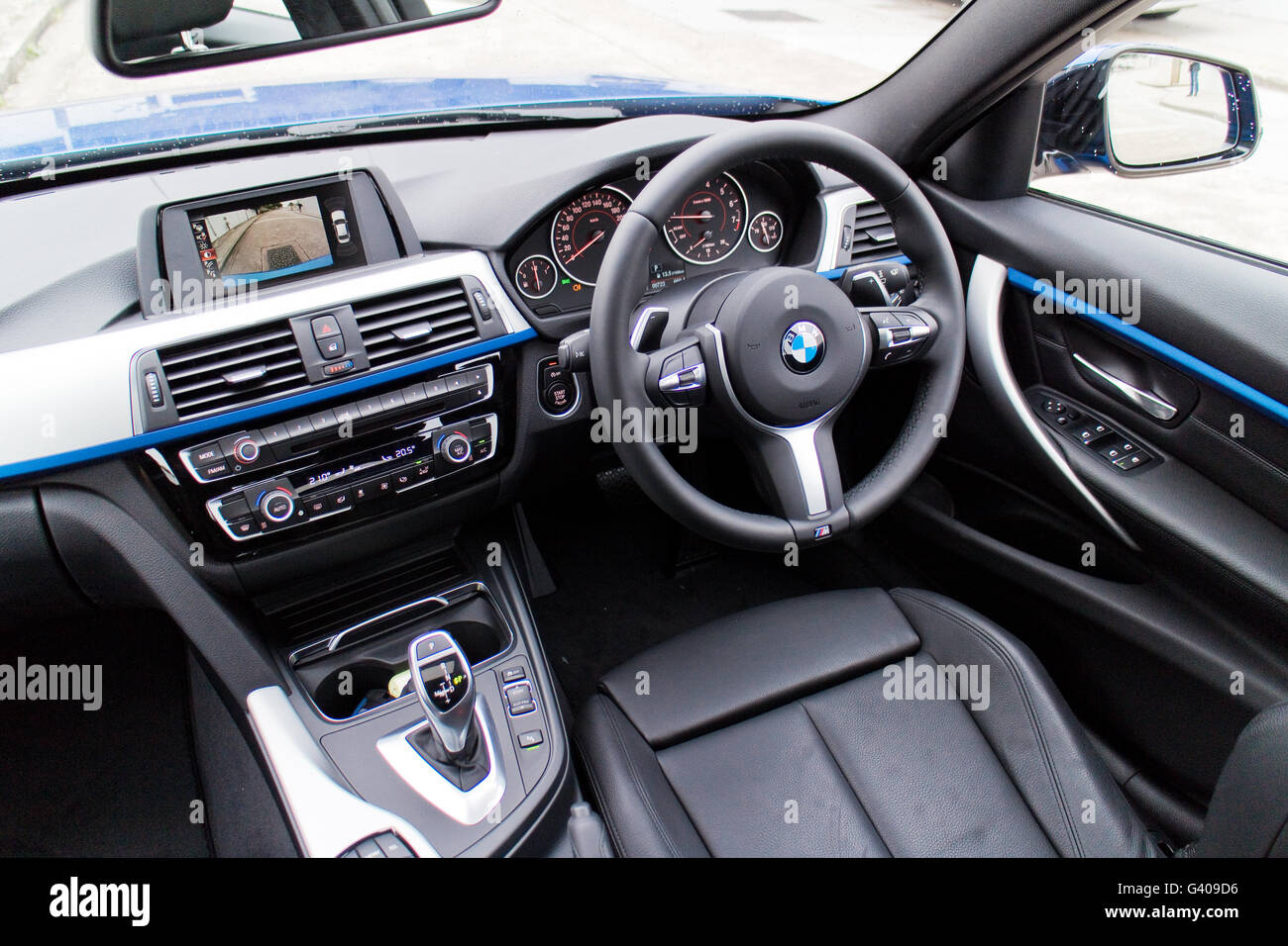 Hong Kong, China 25. Januar 2016: BMW 330i M Paket 2016 Innenraum am 25. Januar 2016 in Hong Kong. Stockfoto