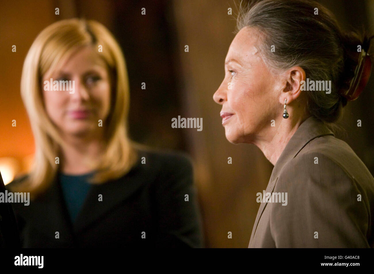 8. Mai 2006 - zeigen North Bergen, NJ - Actress Leslie Caron (R) tv Aufnahmen & Rechtsordnung Stockfoto