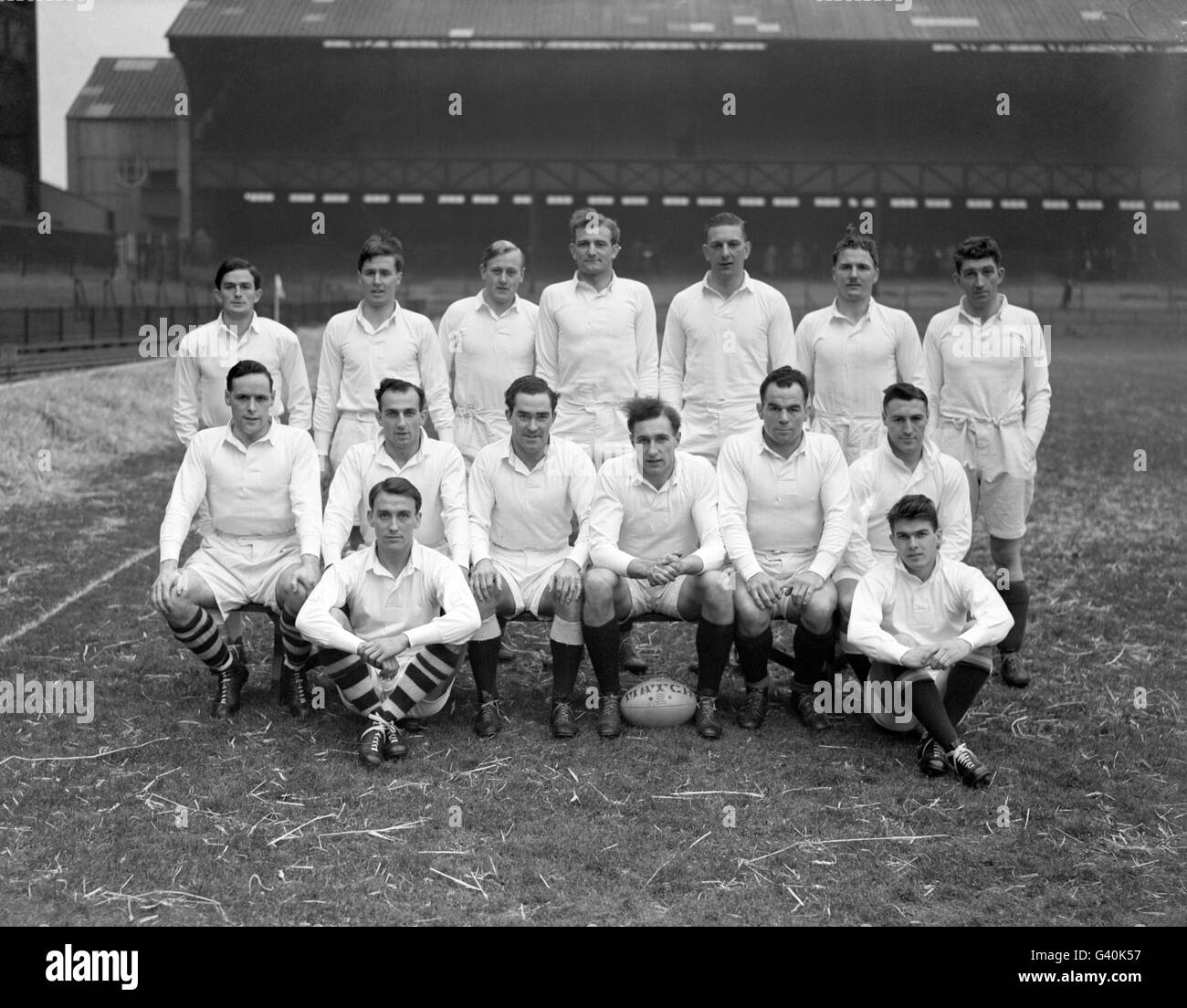 Das Probables-Team, hinten, von links nach rechts; John Smith (Cambridge), Brian Boobbyer (Oxford), Chris Winn (Oxford), RC Hawkes (Northampton), Akker Adkins (Coventry), Holmes (Nuneaton), Trevor Smith (Northampton). Mittlere Reihe, von links nach rechts; WI Graham (Coventry), nicht identifiziert, Vic Roberts (Penzance und Newlyn), John Kendall-Carpenter (Oxford), Thomas Price (Cheltenham), Gordon Rimmer (Waterloo). Vordere Reihe, links nach rechts; Edwin Hewitt (Coventry), Martin Regan (Liverpool). Stockfoto