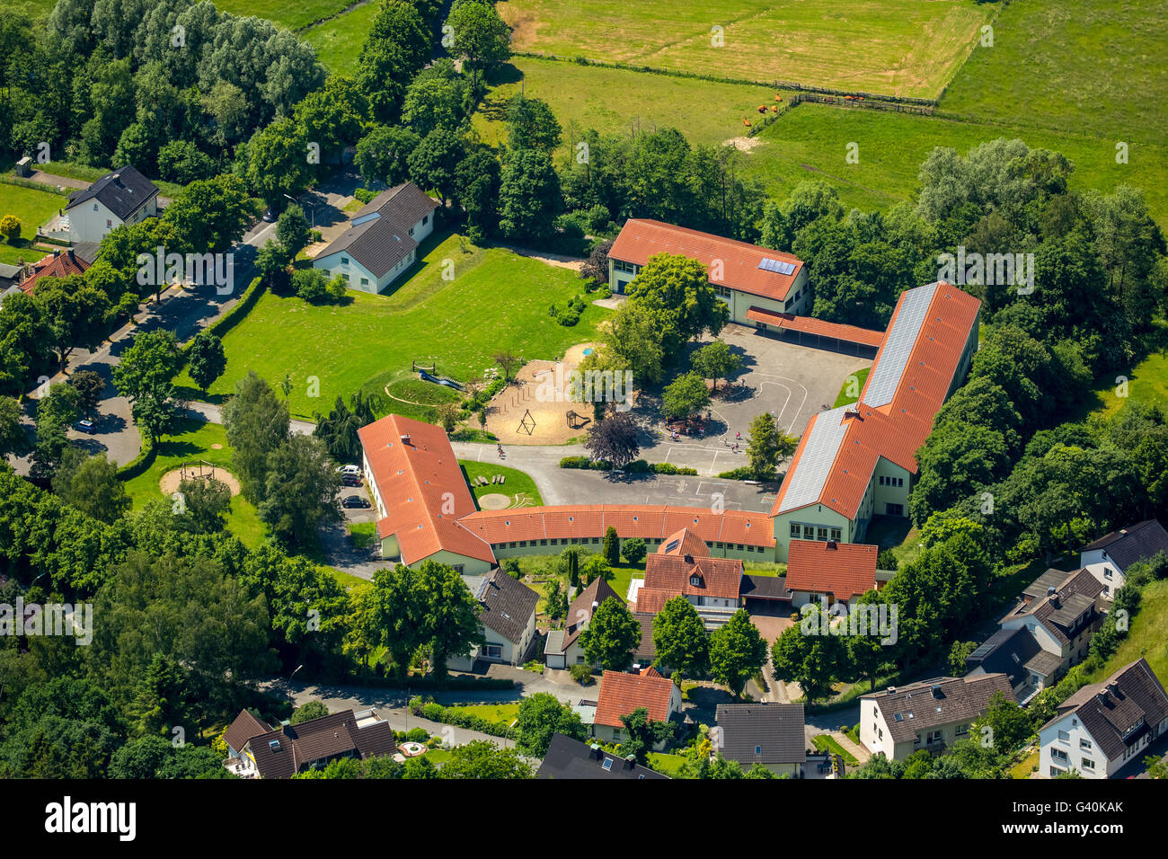 Westerburg-Schule, Grundschule, Belecke, Warstein, Sauerland, Nordrhein-Westfalen, Deutschland, Europa, Luftaufnahme, Luftbild, Stockfoto