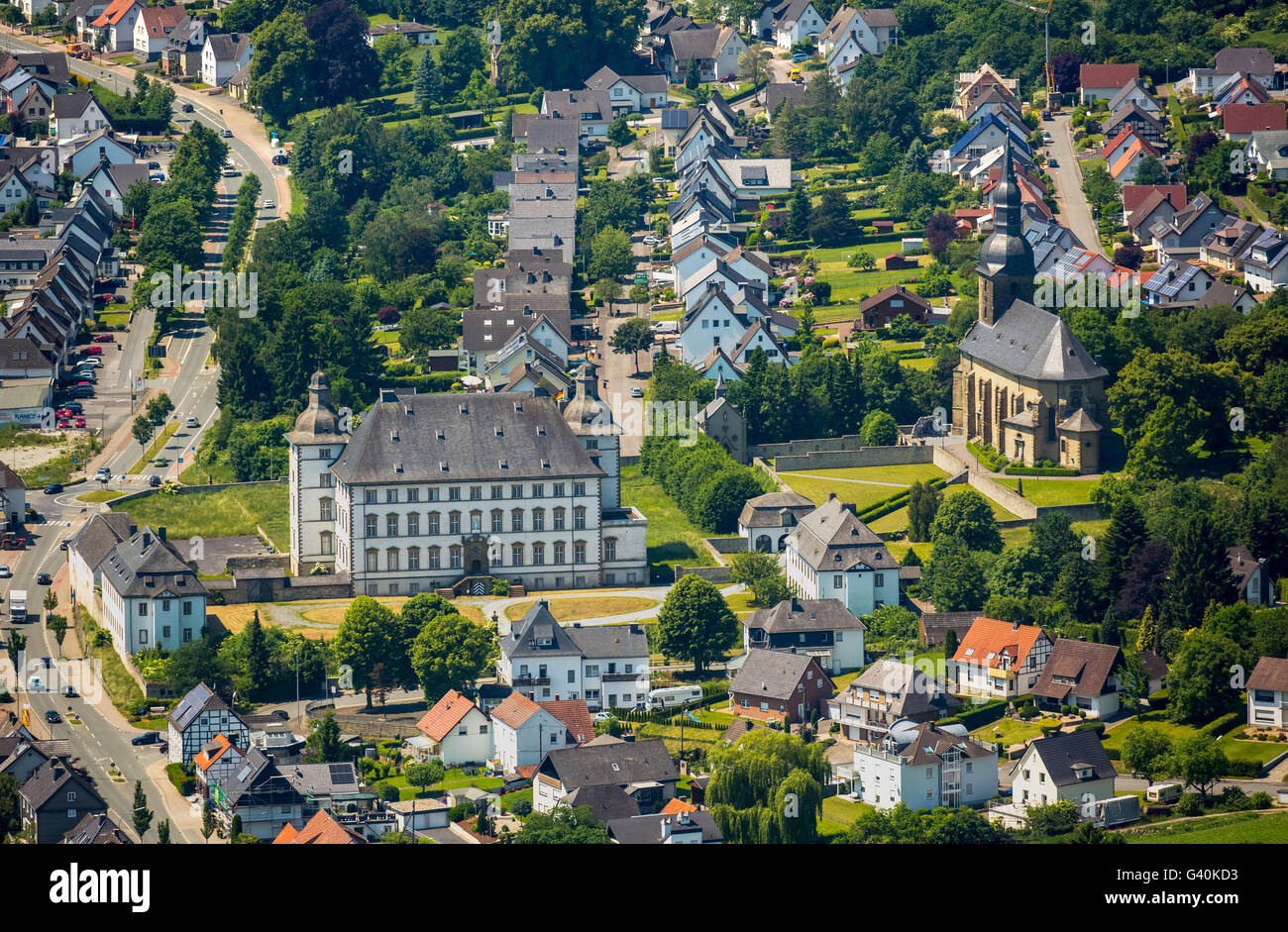 Luftaufnahme, deutsche Medaille kommt Mülheim Sichtigvor mit Kloster und Pfarrei Sichtigvor St.Margaretha, Warstein, Sauerland, noch Stockfoto