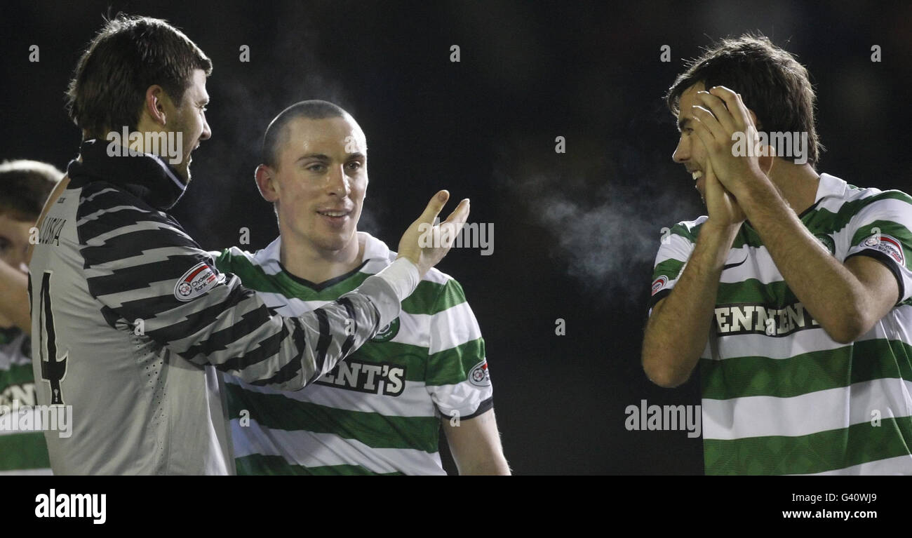 Celtic's (von links) Lukasz Zaluska, Scott Brown und Joe Ledley während des Spiels der vierten Runde des Scottish Cup im Seilfield Park, Berwick. Stockfoto