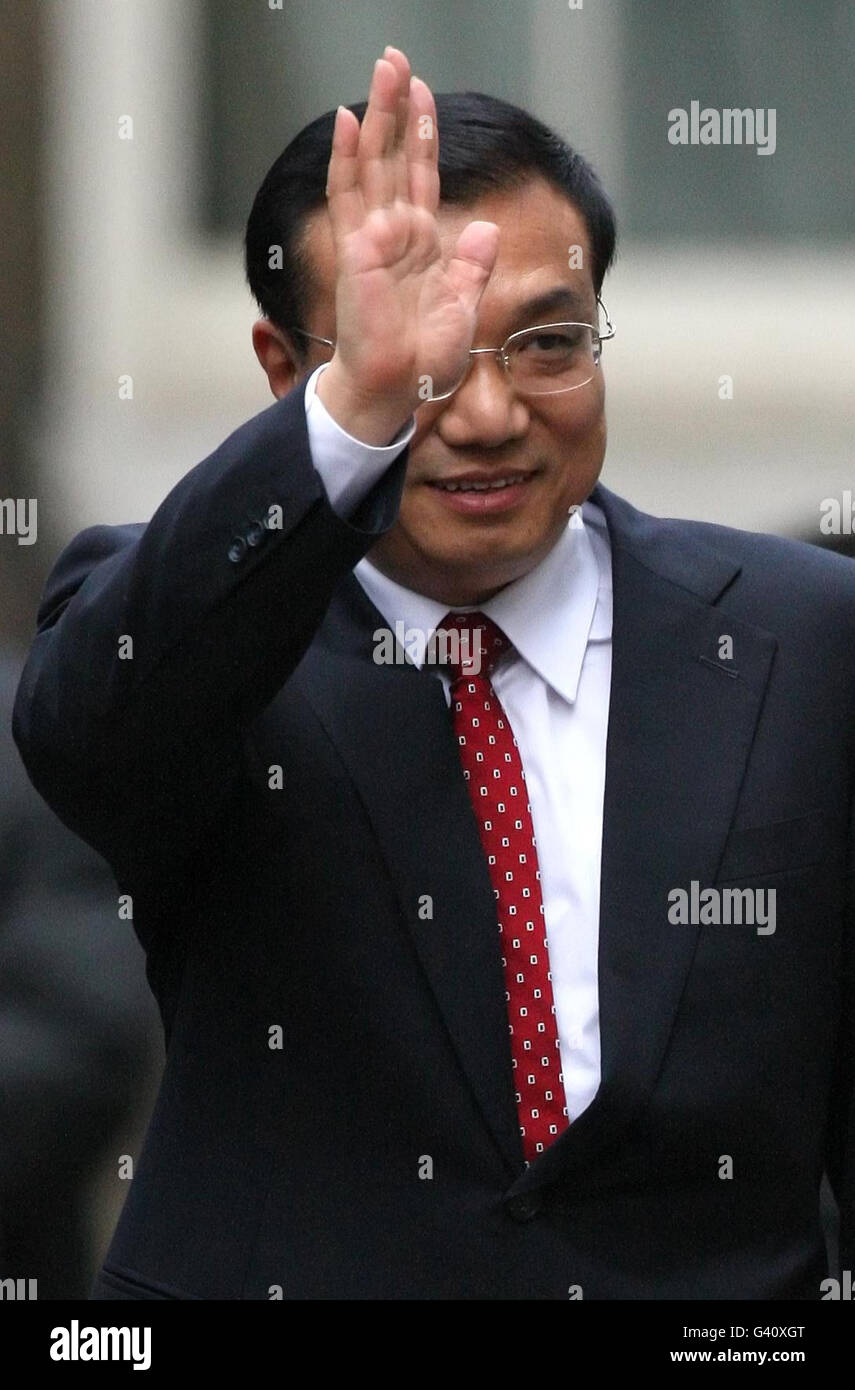 Der stellvertretende Premierminister von China, Li Keqiang, kommt zu einem Treffen mit Premierminister David Cameron in der Downing Street 10, Westminster, London. Stockfoto