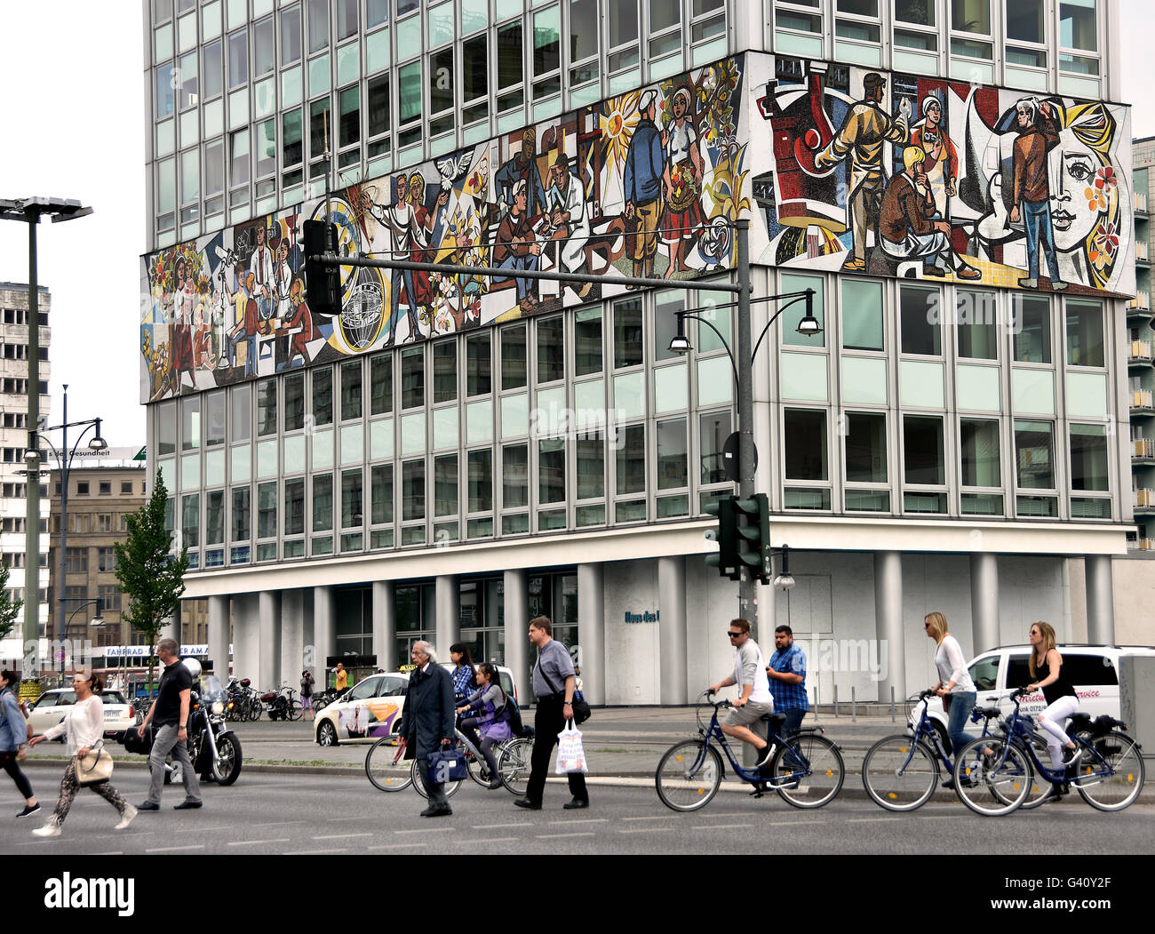 Alexanderplatz Alexander Platz Berlin Deutschland Deutsch (Wandmalerei Wandgemälde ehemaligen Ost-Berliner Gebiet) Stockfoto