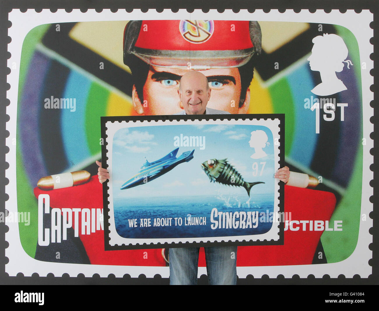 Gerry Anderson, Schöpfer von kultigen und kultigen TV-Programmen wie Thunderbirds und Captain Scarlet, startet Royal Mail's erste Briefmarkenausgabe von 2011, FAB: The Genius of Gerry Anderson, die am Dienstag, 11. Januar 2011, in den Verkauf geht. Stockfoto