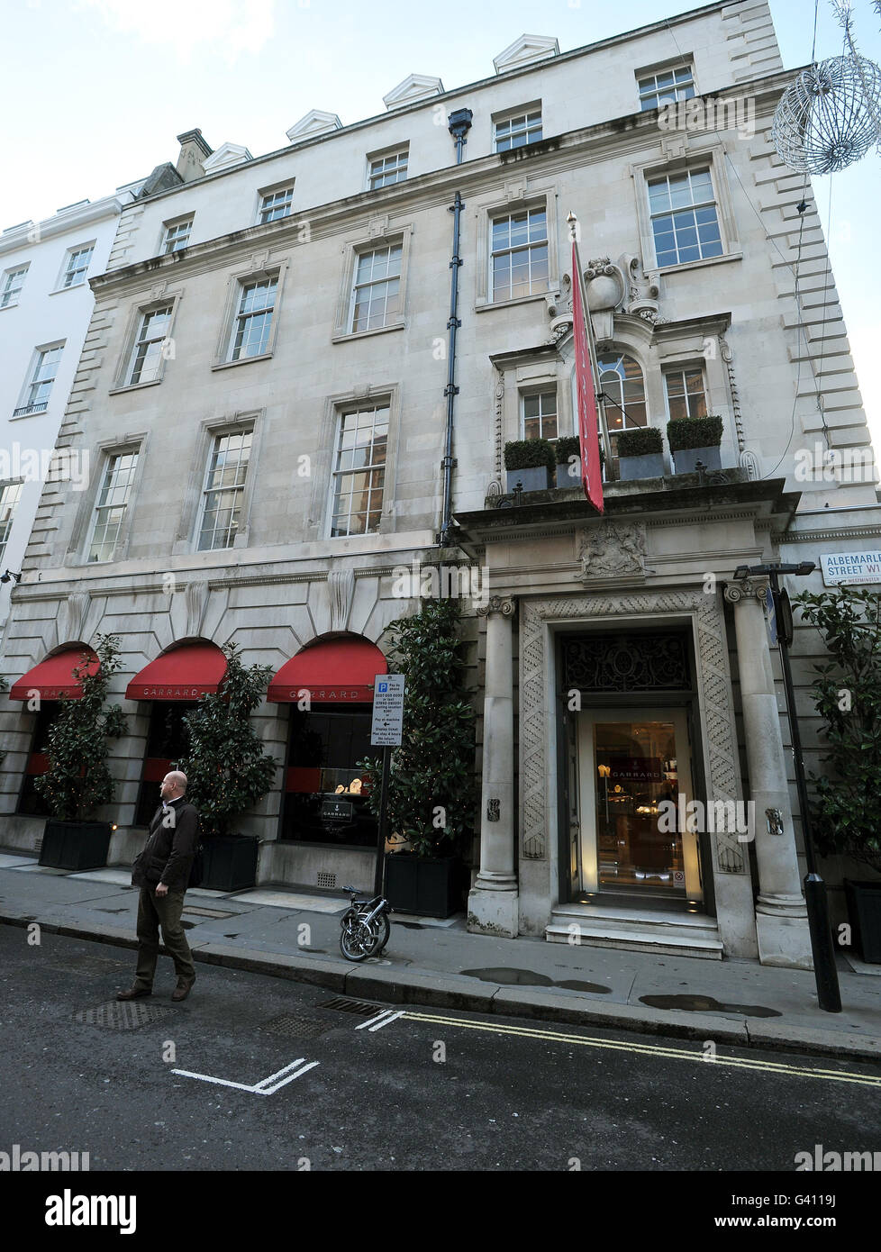 Der Haupteingang von Garrard The Jewelers in der Albemarle Street Mayfair im Zentrum von London. Stockfoto