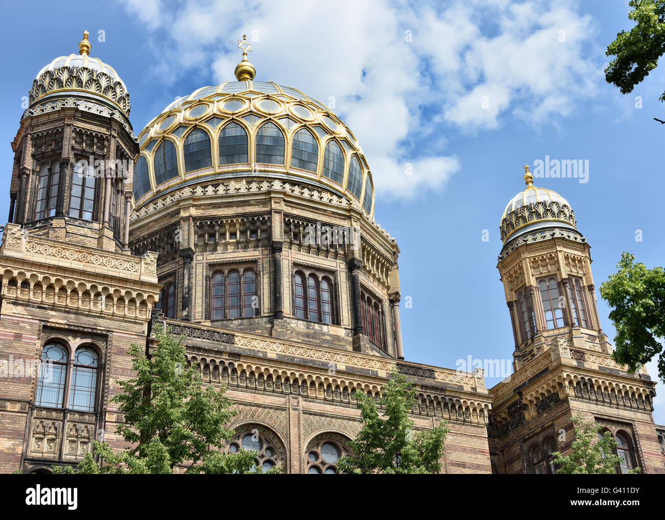 Die Neue Synagoge (Synagoge) 1859 – 1866 Hauptsynagoge der Berliner jüdischen Gemeinde auf Oranienburger Straße. Wegen seiner prächtigen östlichen maurischen Stil und Ähnlichkeit zur Alhambra. Oranienburger Straße Mitte Berlin Deutschland Stockfoto