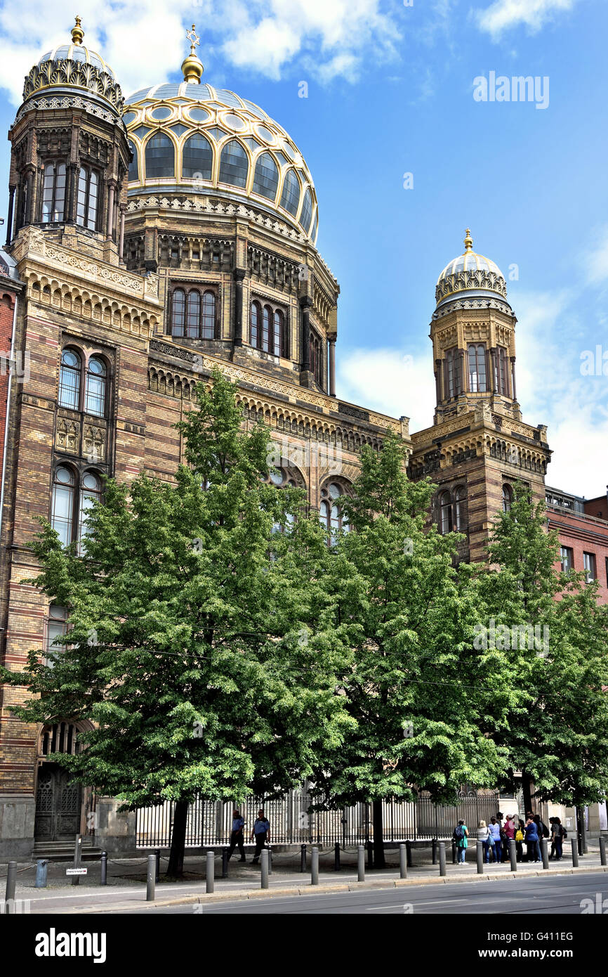 Die Neue Synagoge (Synagoge) 1859 – 1866 Hauptsynagoge der Berliner jüdischen Gemeinde auf Oranienburger Straße. Wegen seiner prächtigen östlichen maurischen Stil und Ähnlichkeit zur Alhambra. Oranienburger Straße Mitte Berlin Deutschland Stockfoto