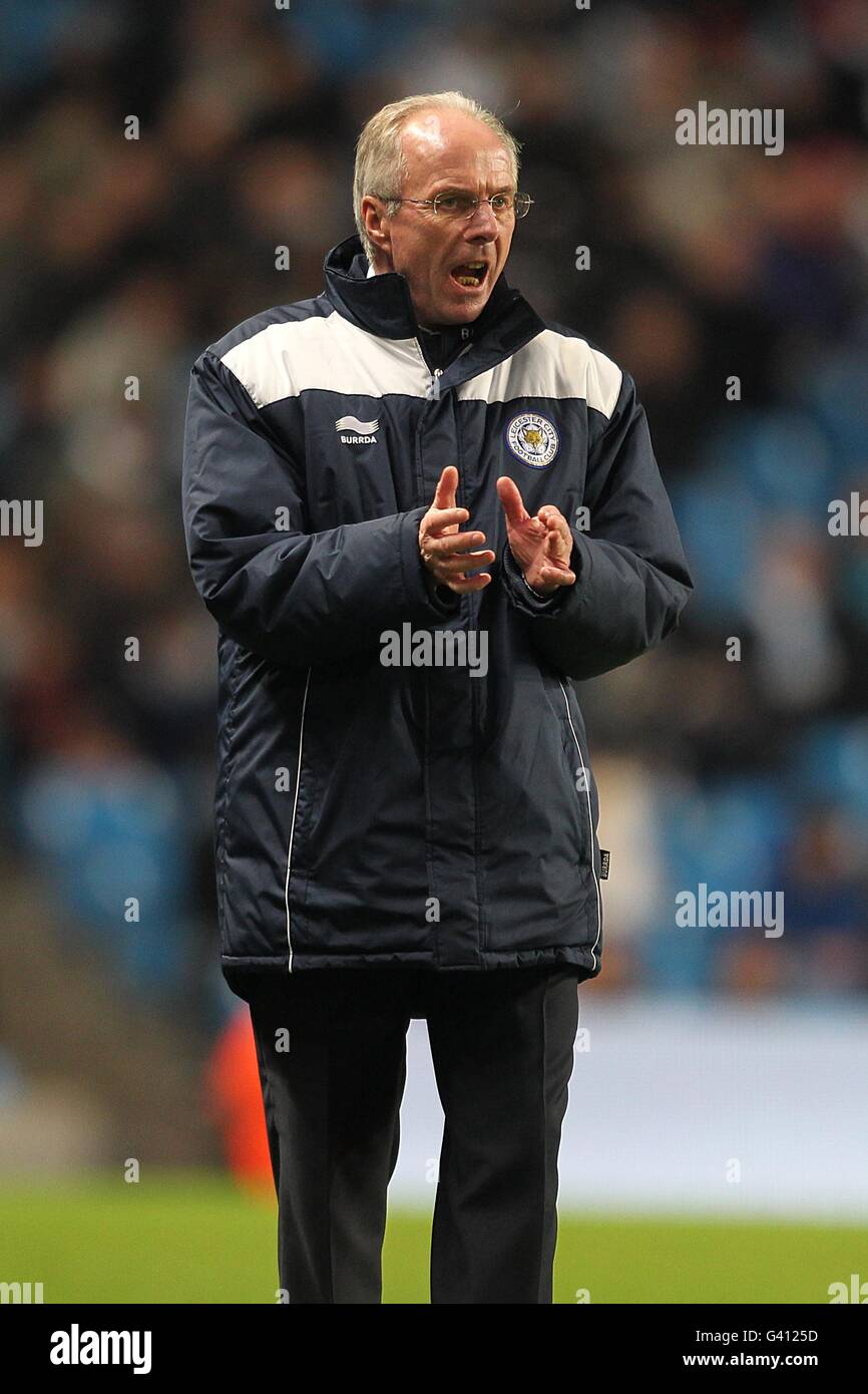 Fußball - FA Cup - Dritte Runde Replay - Manchester City / Leicester City - City of Manchester Stadium. Sven Goran Eriksson, Manager von Leicester City, ermutigt seine Spieler von der Touchline aus Stockfoto