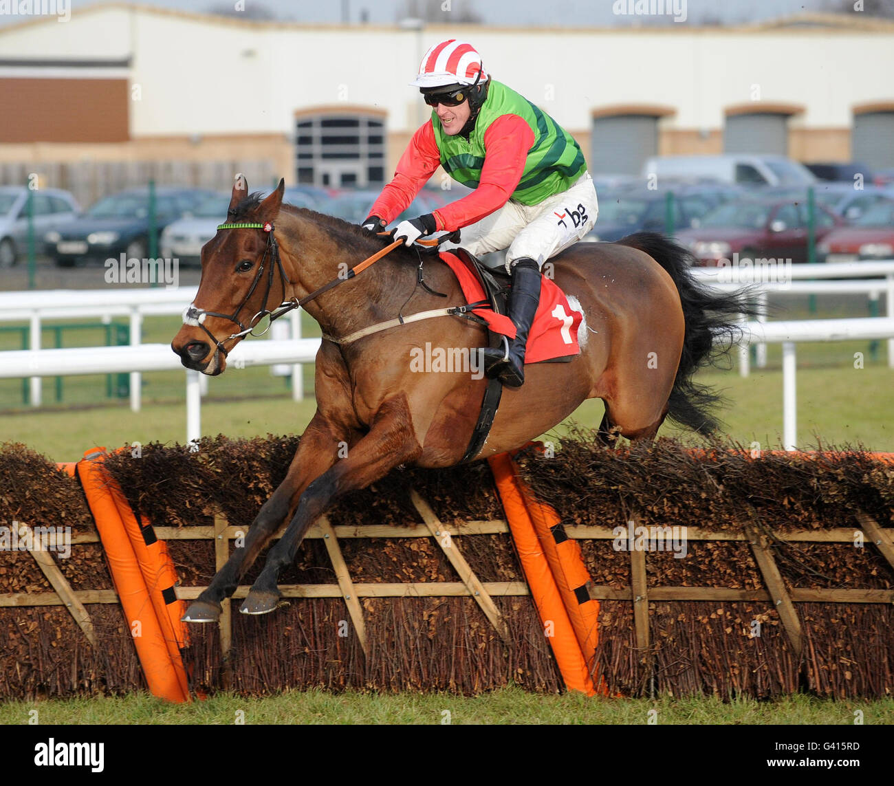 Local Hero von Tony McCoy geritten gewinnt die Atteys Solicitors Juvenile Hürde auf der Doncaster Racecourse, Doncaster. Stockfoto