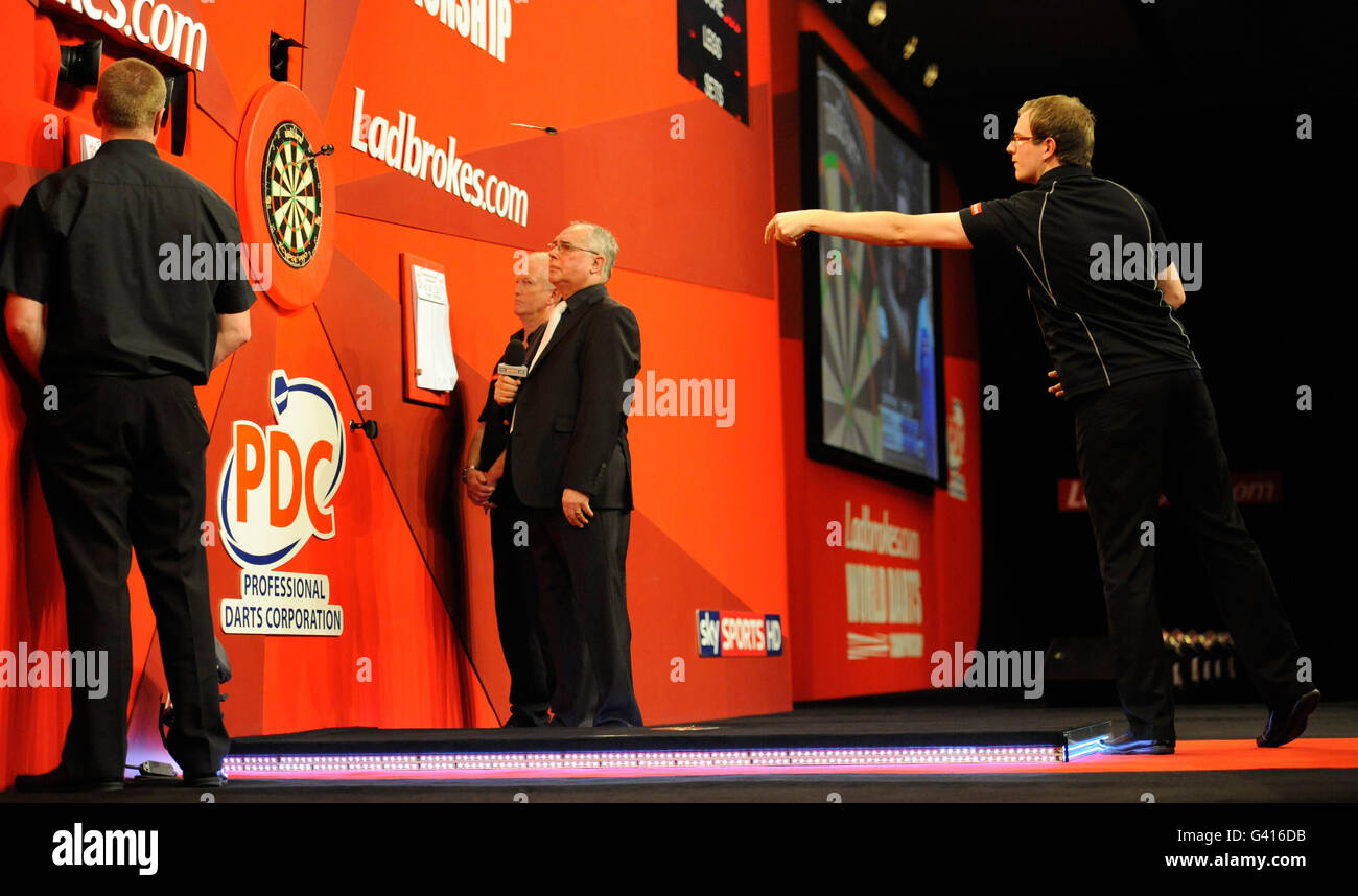 Dart - 2011 Ladbrokes.com World Darts Championship - Tag 12 - Alexandra Palace Stockfoto