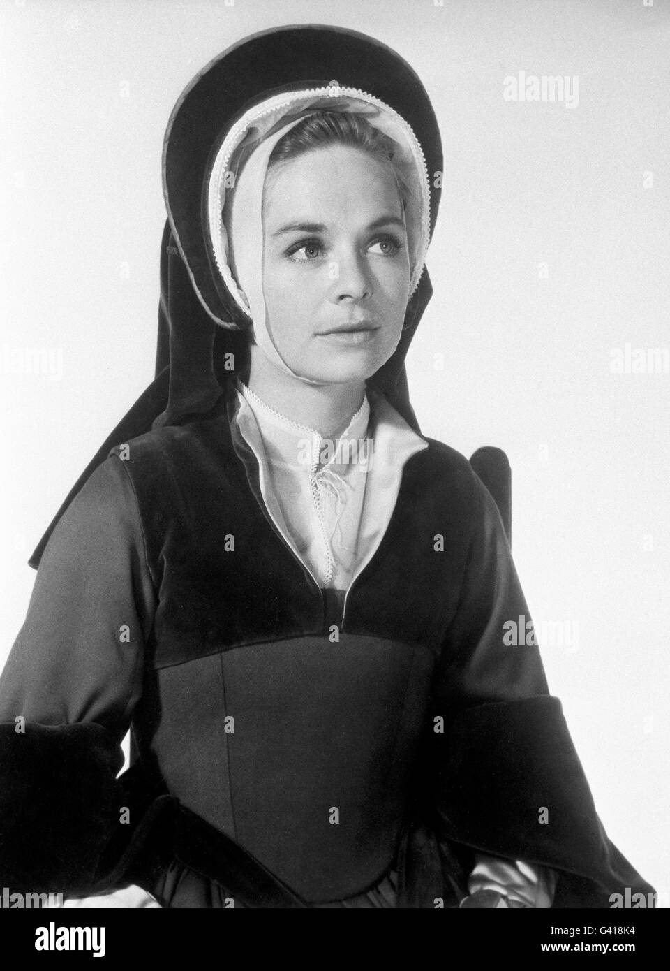 Die britische Schauspielerin Susannah York wurde in Tudor-Kostüm für ihre kommende Rolle in Fred Zinnemanns Filmversion 'A man for All Seasons' gesehen. Stockfoto