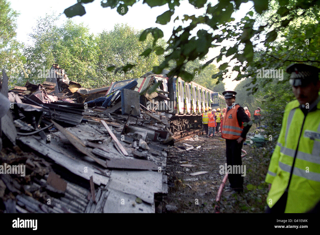 Die Szene in der Nähe der Cowden Station, Kent, nachdem zwei Züge frontal auf einer eingleisigen Eisenbahnstrecke abgestürzt waren und fünf Menschen getötet hatten. Stockfoto