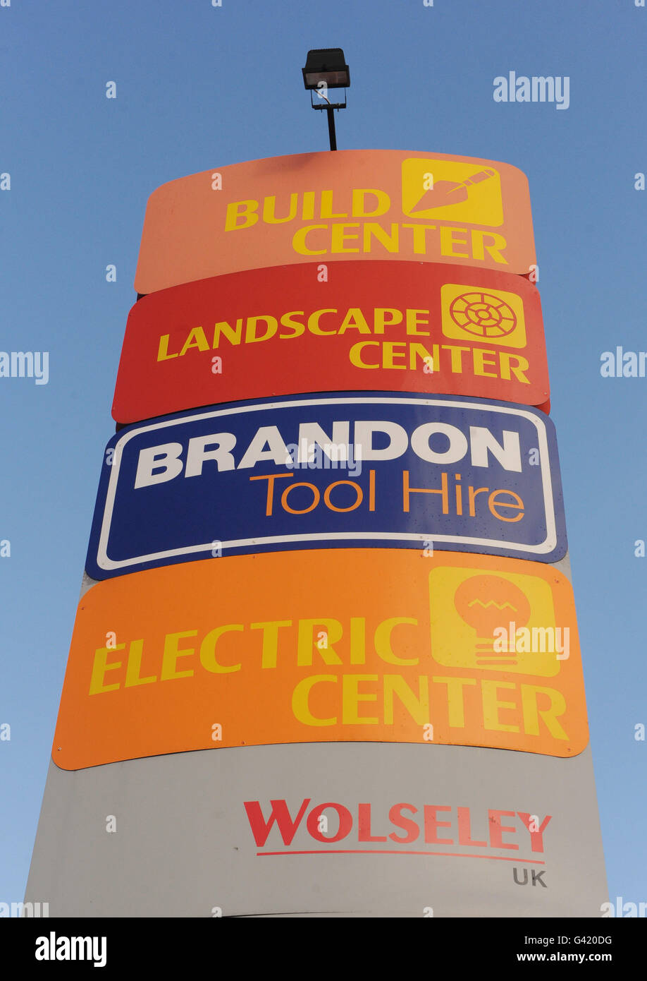 Eine allgemeine Ansicht der Schilder am Wolseley Center in York, North Yorkshire Stockfoto
