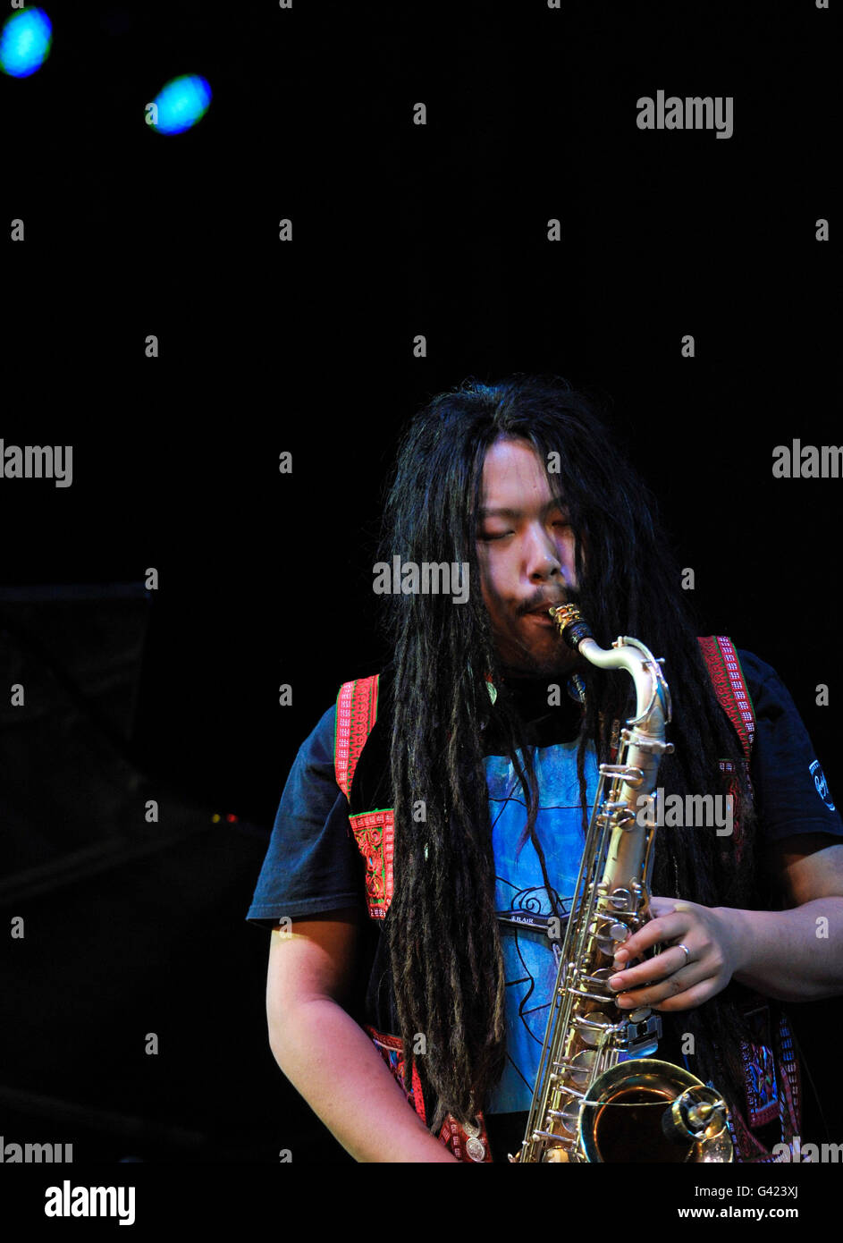 Kunming, China Yunnan Provinz. 17. Juni 2016. Chinesische Musiker Li Gaoyang spielt Saxphone bei einem jazz-Musik-Konzert in Kunming, Hauptstadt der südwestlichen chinesischen Provinz Yunnan, 17. Juni 2016 statt. Chinesische Musiker Li Gaoyang, US-amerikanischer jazz-Schlagzeuger Adam Nussbaum, dänischer Pianist Carl Winther und chinesischen Bassist Hu Hao ein amerikanisch-europäischen jazz-Konzert in Kunming am Freitag durchgeführt. © Zhou Lei/Xinhua/Alamy Live-Nachrichten Stockfoto