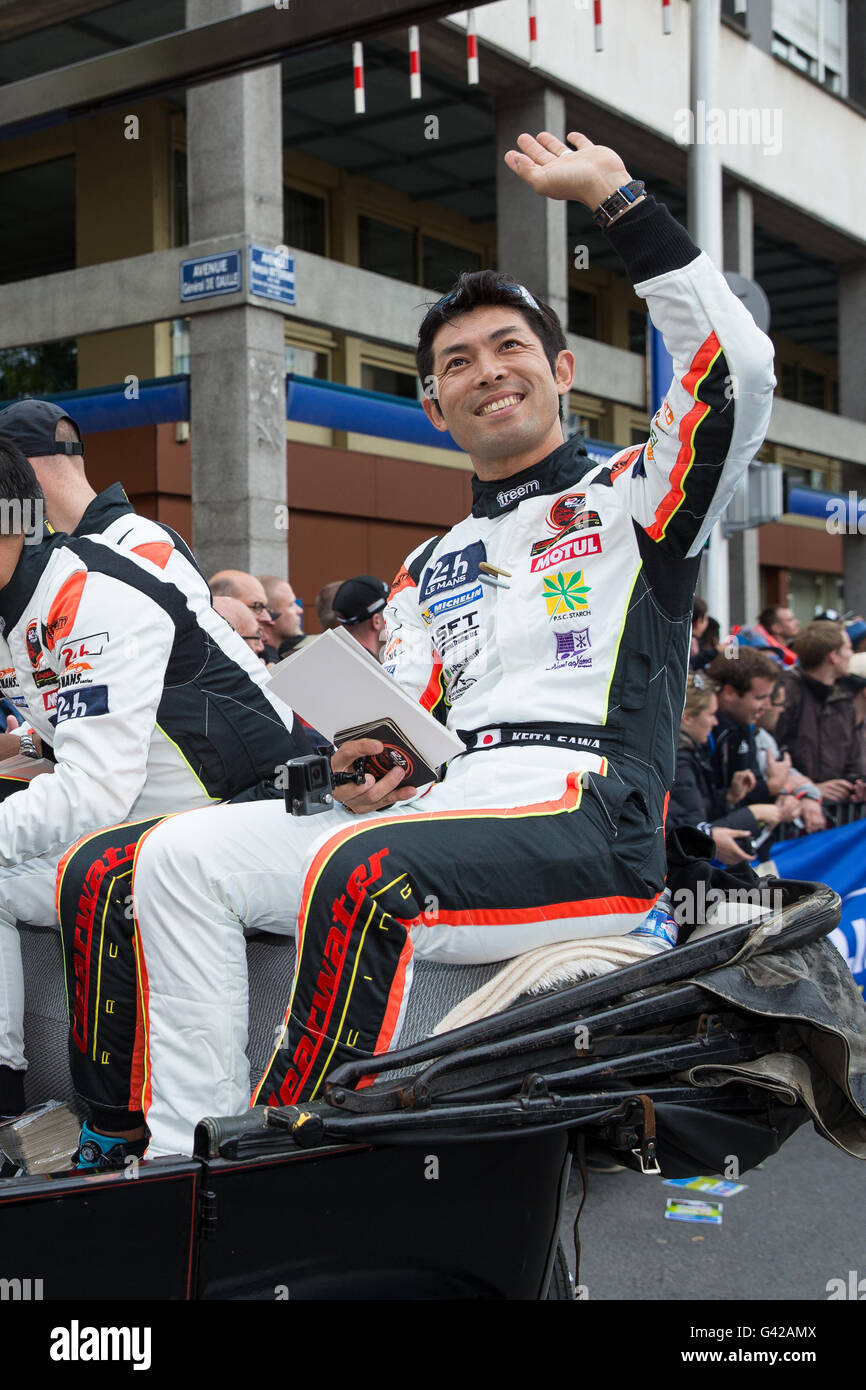 Rennstrecke in Le Mans, Le Mans, Frankreich. 17. Juni 2016. Le Mans 24 Stunden Fahrer Parade. Clearwater Racing Ferrari 458 Italia GT2 GTE bin Fahrer Keita Sawa. Bildnachweis: Aktion Plus Sport/Alamy Live-Nachrichten Stockfoto
