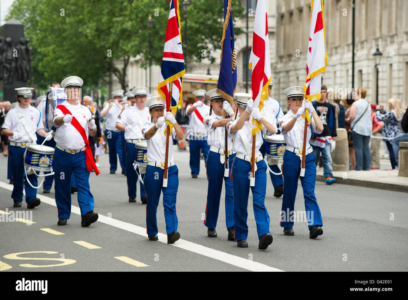 London, England, Vereinigtes Königreich. 18. Juni, Orange Großloge von England Parade (zum 90. Geburtstag der Marke HM die Königin). Die Bands marschierten hinunter Whitehall. Bildnachweis: Andrew Steven Graham/Alamy Live-Nachrichten Stockfoto