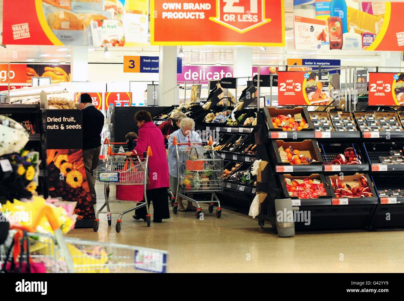 Generisches Bild von Sainsbury's Geschäft in Burton auf Trent. Stockfoto