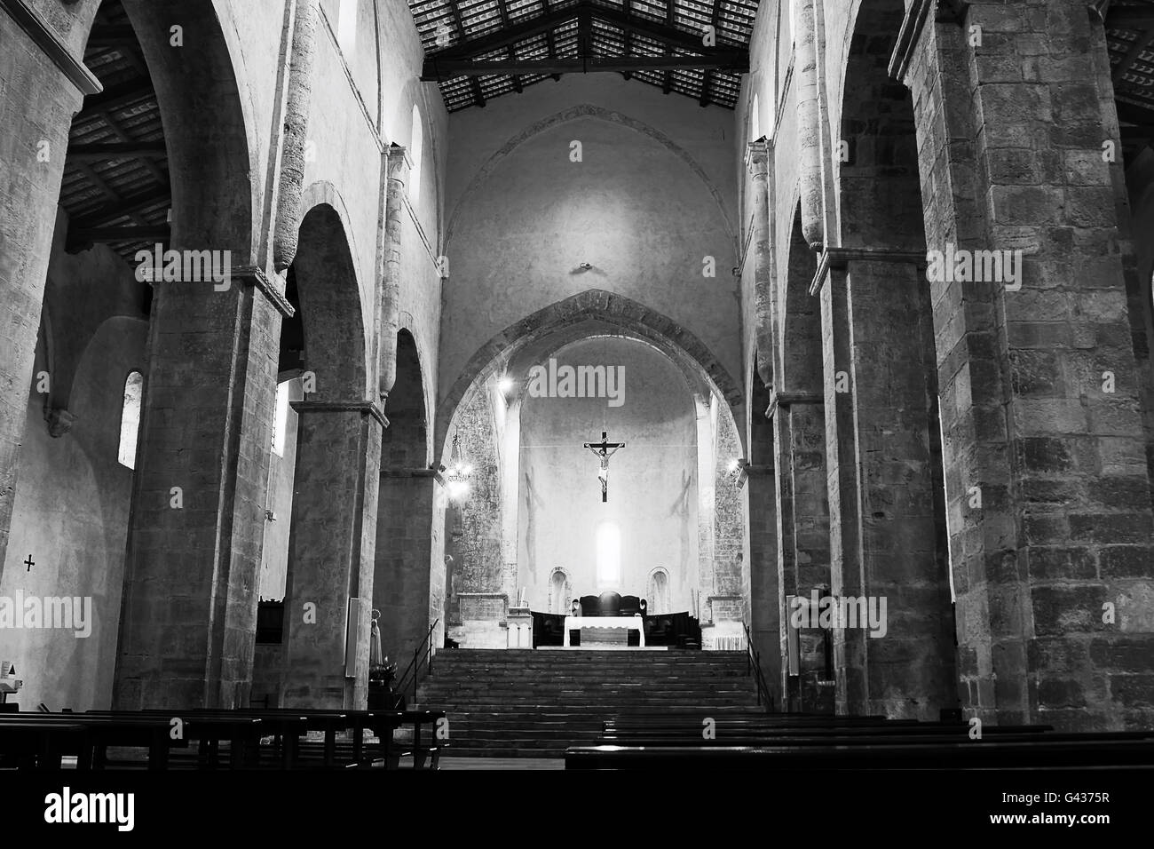 Innenraum der Abtei von San Giovanni in Venere in Fossacesia (Italien) Stockfoto