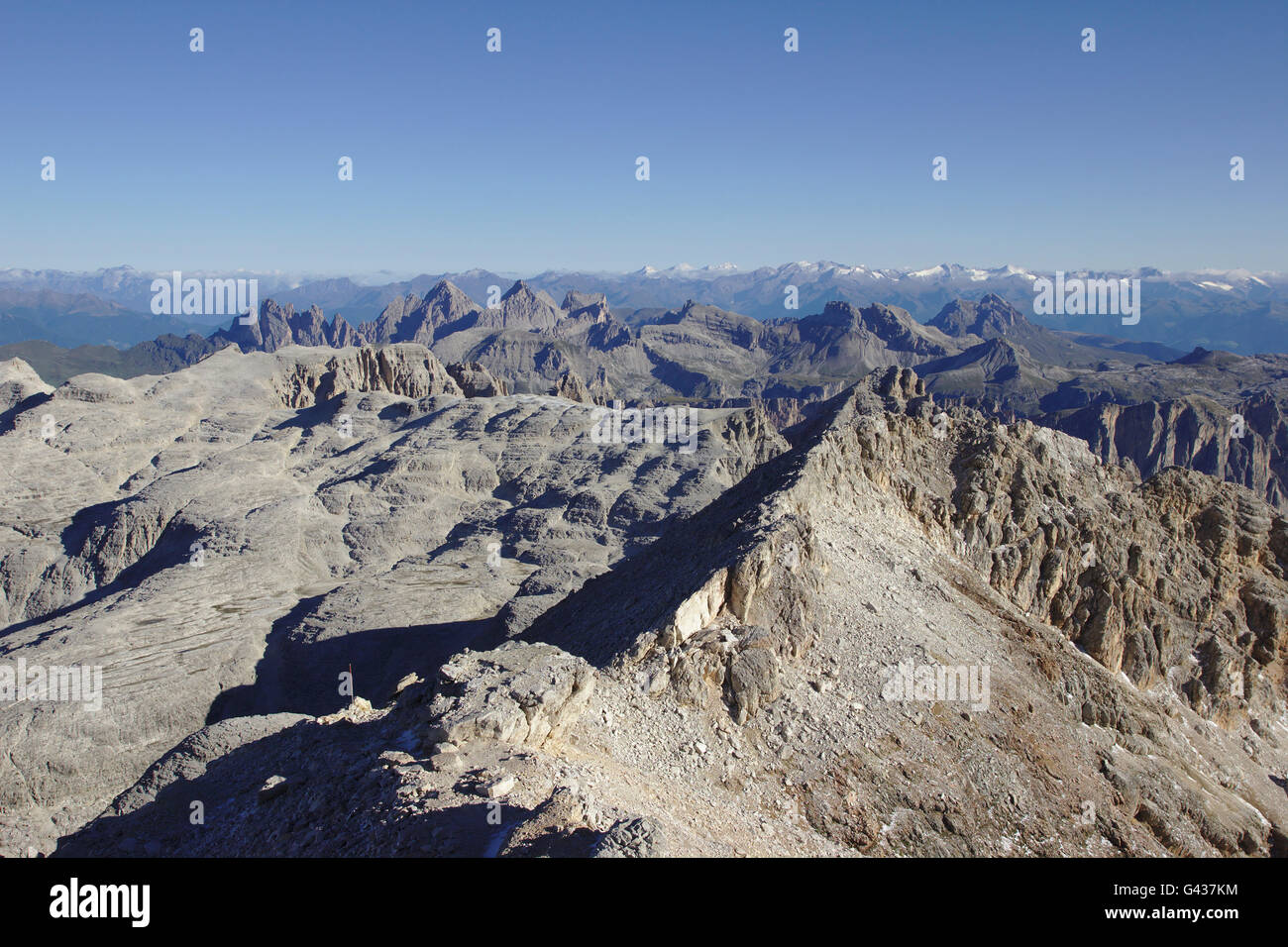 Blick vom Piz Boe (Sella) über Sas de Mesdi (Sella) nach Geisler-Gruppe, Dolomiten, Italien Stockfoto