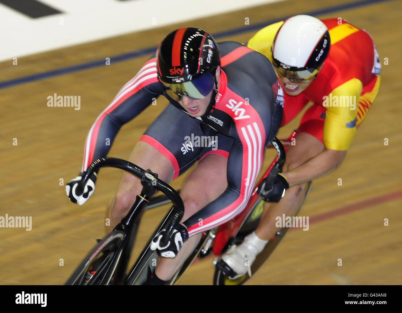 Jason Kenny gewinnt während des Track World Cup im National Cycling Center, Manchester, sein letztes Rennen zum Auftakt des Männer Sprint Events. Stockfoto
