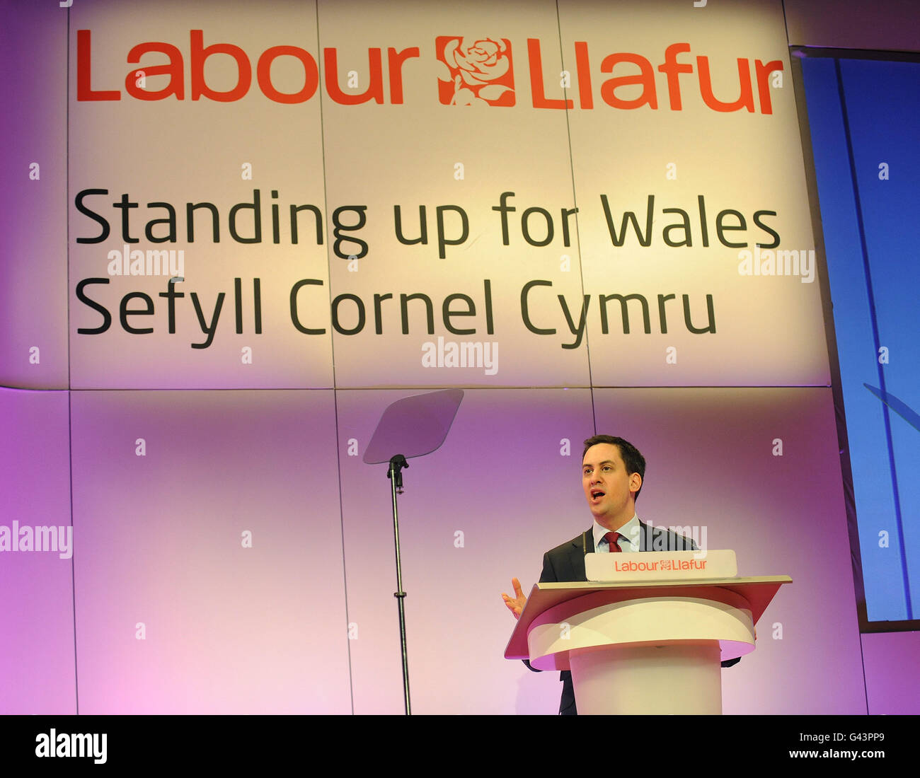 Der Vorsitzende der Labour Party, Ed Miliband, spricht auf der Welsh Labour Party Spring Conference im Venue Cymru, Llandudno. PRESSE VERBANDSFOTO Bilddatum: Samstag, 19. Februar 2011. Bildnachweis sollte lauten: Anna Gowthorpe/PA Wire. Stockfoto