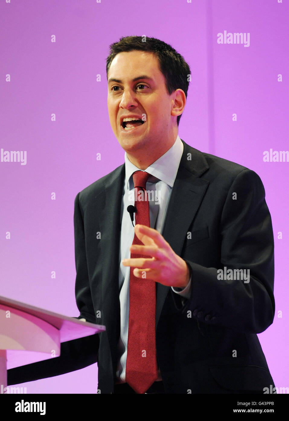 Der Vorsitzende der Labour Party, Ed Miliband, spricht auf der Welsh Labour Party Spring Conference im Venue Cymru, Llandudno. PRESSE VERBANDSFOTO Bilddatum: Samstag, 19. Februar 2011. Bildnachweis sollte lauten: Anna Gowthorpe/PA Wire. Stockfoto