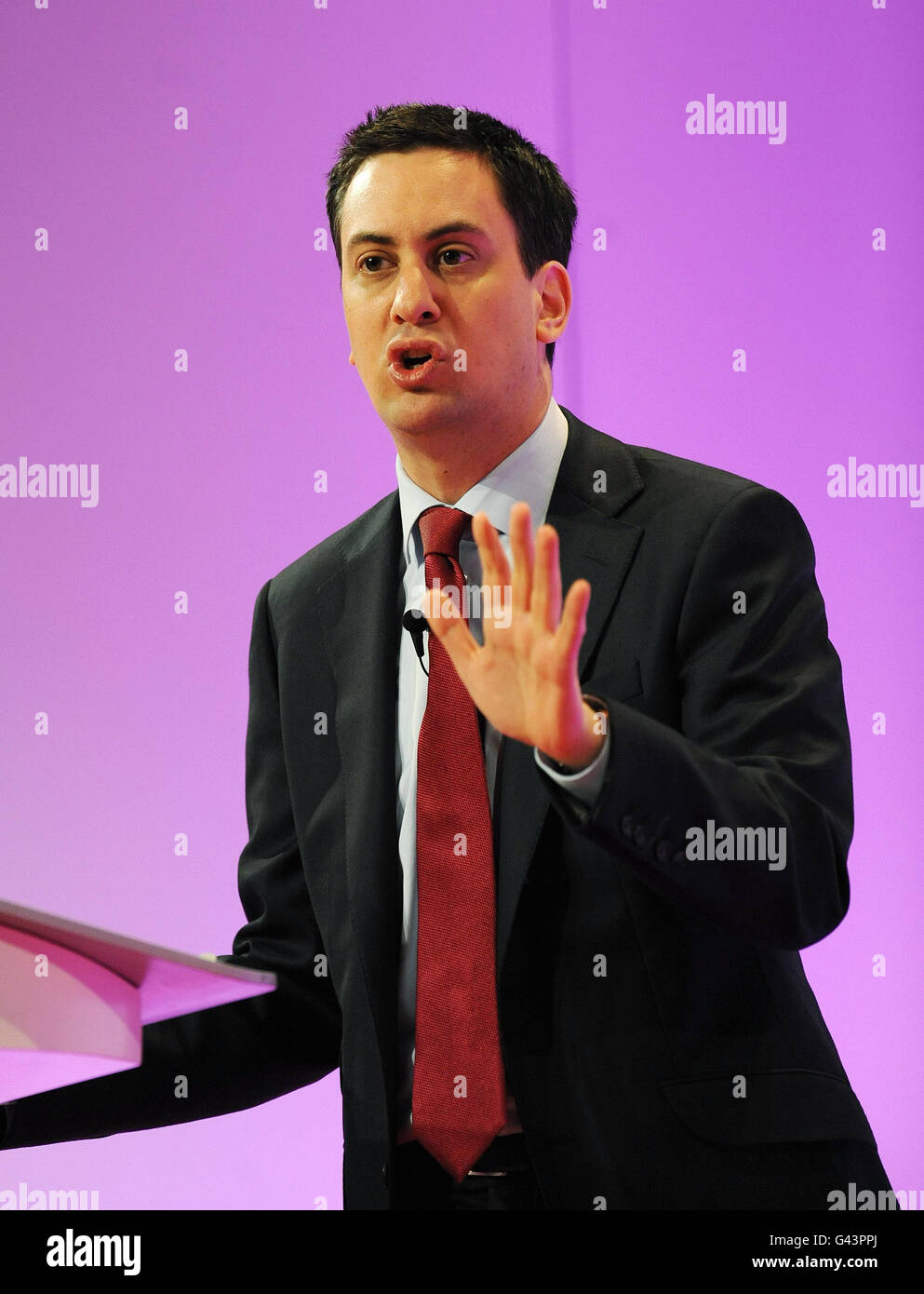 Der Vorsitzende der Labour Party, Ed Miliband, spricht auf der Welsh Labour Party Spring Conference im Venue Cymru, Llandudno. Stockfoto