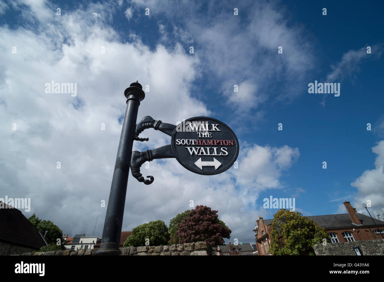 Zu Fuß die Southampton Wände Zeichen in Southampton, Hampshire, UK Stockfoto