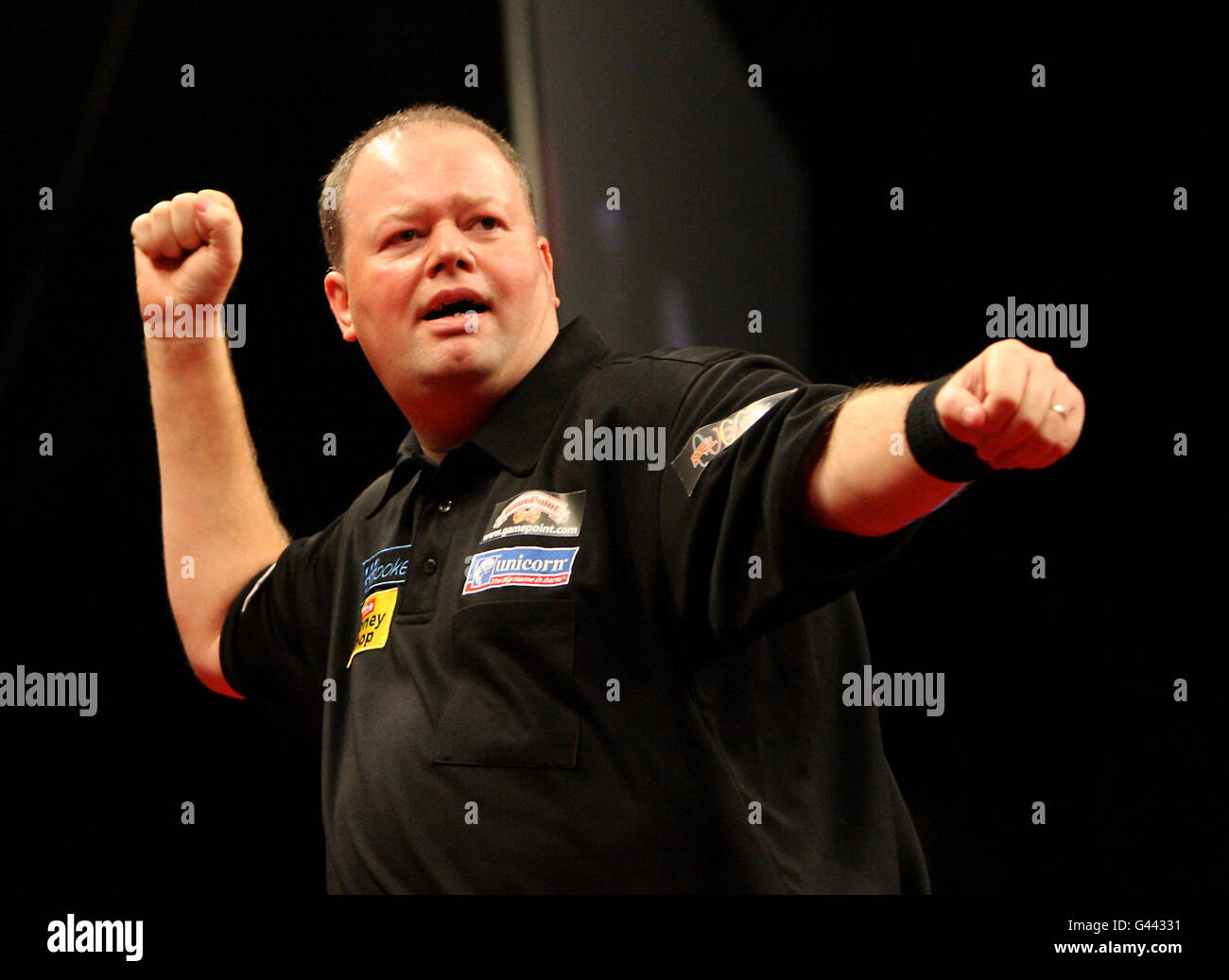 Raymond van Barneveld reagiert während der zweiten Runde der Premier League Darts in der Captial FM Arena, Nottingham. Stockfoto