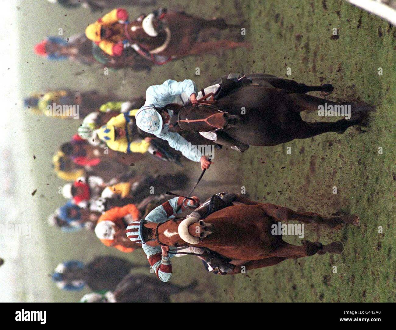 Erster großer Rennsieger der Saison und eine Überraschung für Spieler als Stone Ridge ein Außenseiter (rechts) mit Jockey Dane O Neill immer die bessere der letzten Jahre Lincoln-Sieger Roving Minstrel und Gary Carter den Lincoln in Doncaster zu gewinnen. Stockfoto