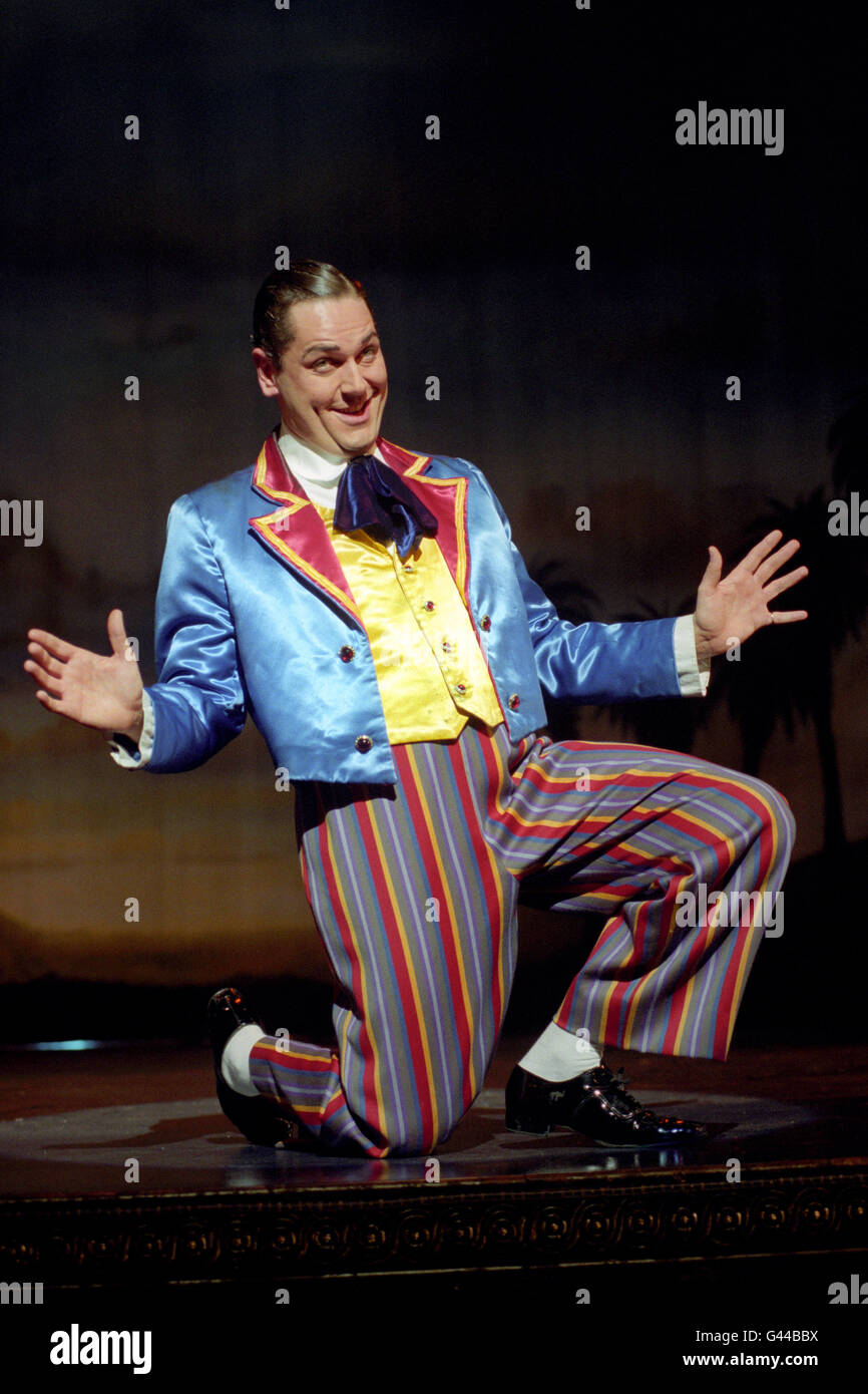 Brian Conley probt auf der Bühne für seine Darstellung der Leinwandlegende Al Jolson im Victoria Palace Theater. 17/03/1996 * der Stern hat ein Angebot von 1 Million abgelehnt, um die Rolle auf Broadway zu spielen, weil er Heimweh bekommen würde. Stockfoto