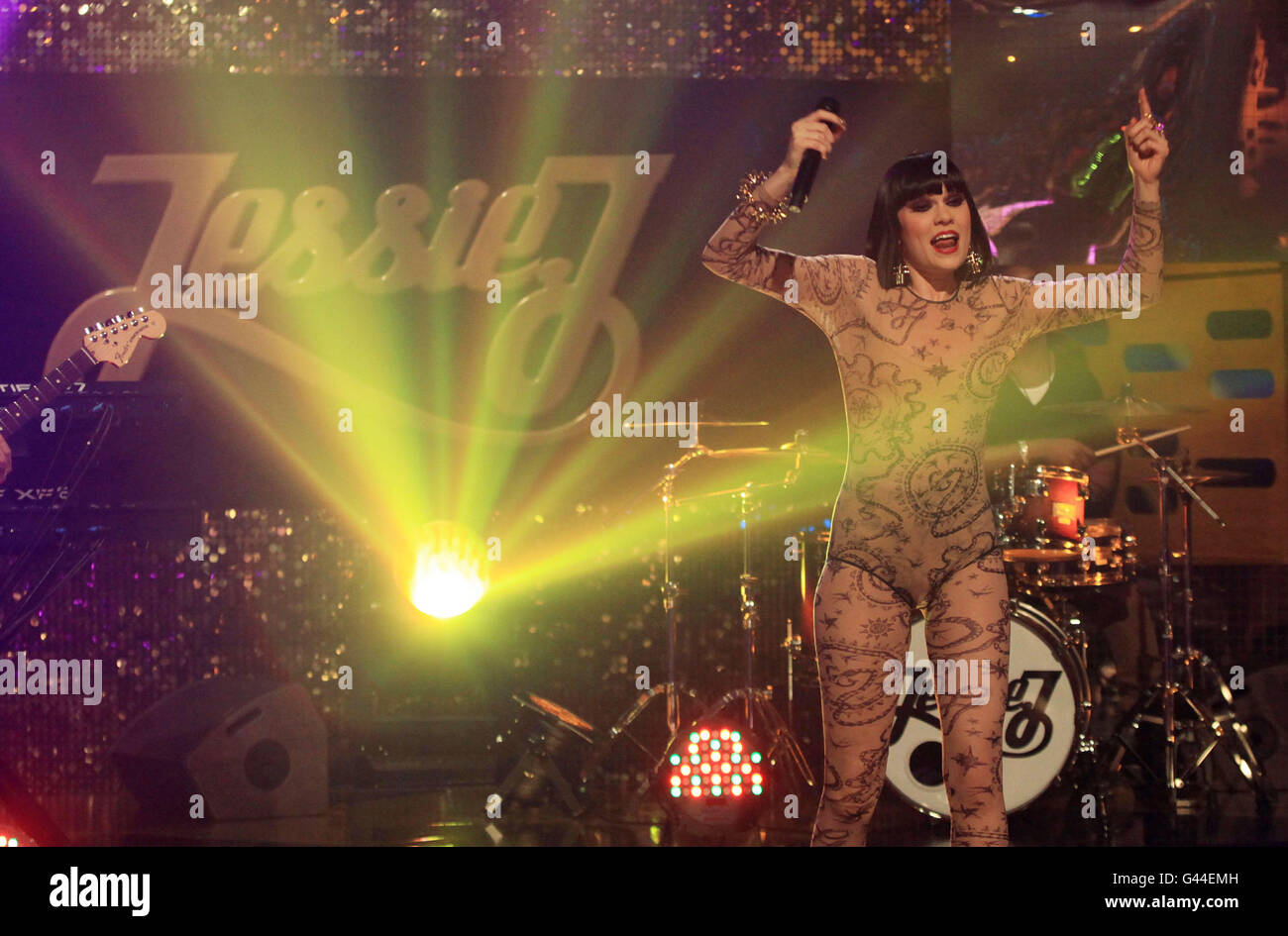 Gast Jessie J tritt während der Aufnahme der Graham Norton Show in den London Studios in Südlondon auf, die am Freitag, den 25. Februar, auf BBC1 übertragen wird. DRÜCKEN Sie VERBANDSFOTO. Bilddatum: Mittwoch, 23. Februar 2011. Bildnachweis sollte lauten: Yui Mok/PA Wire Stockfoto