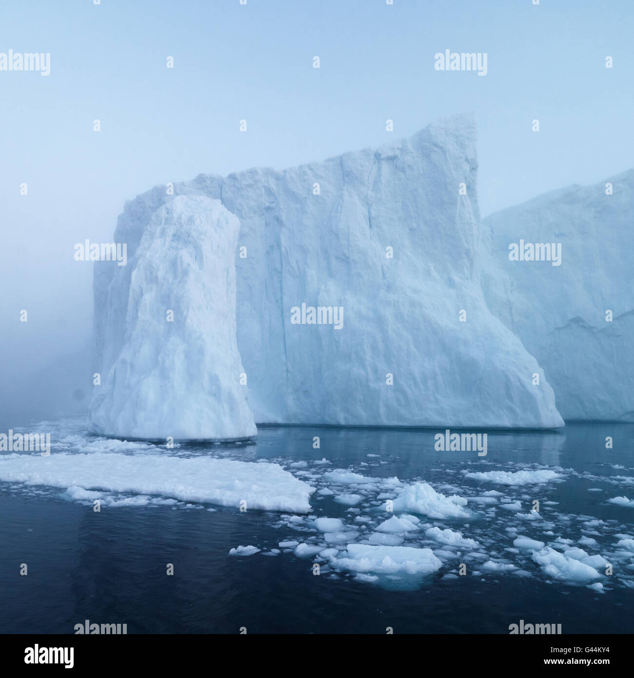 Riesige Eisberge sind auf dem arktischen Ozean in Ilulissat Ice Fjord, Grönland Stockfoto