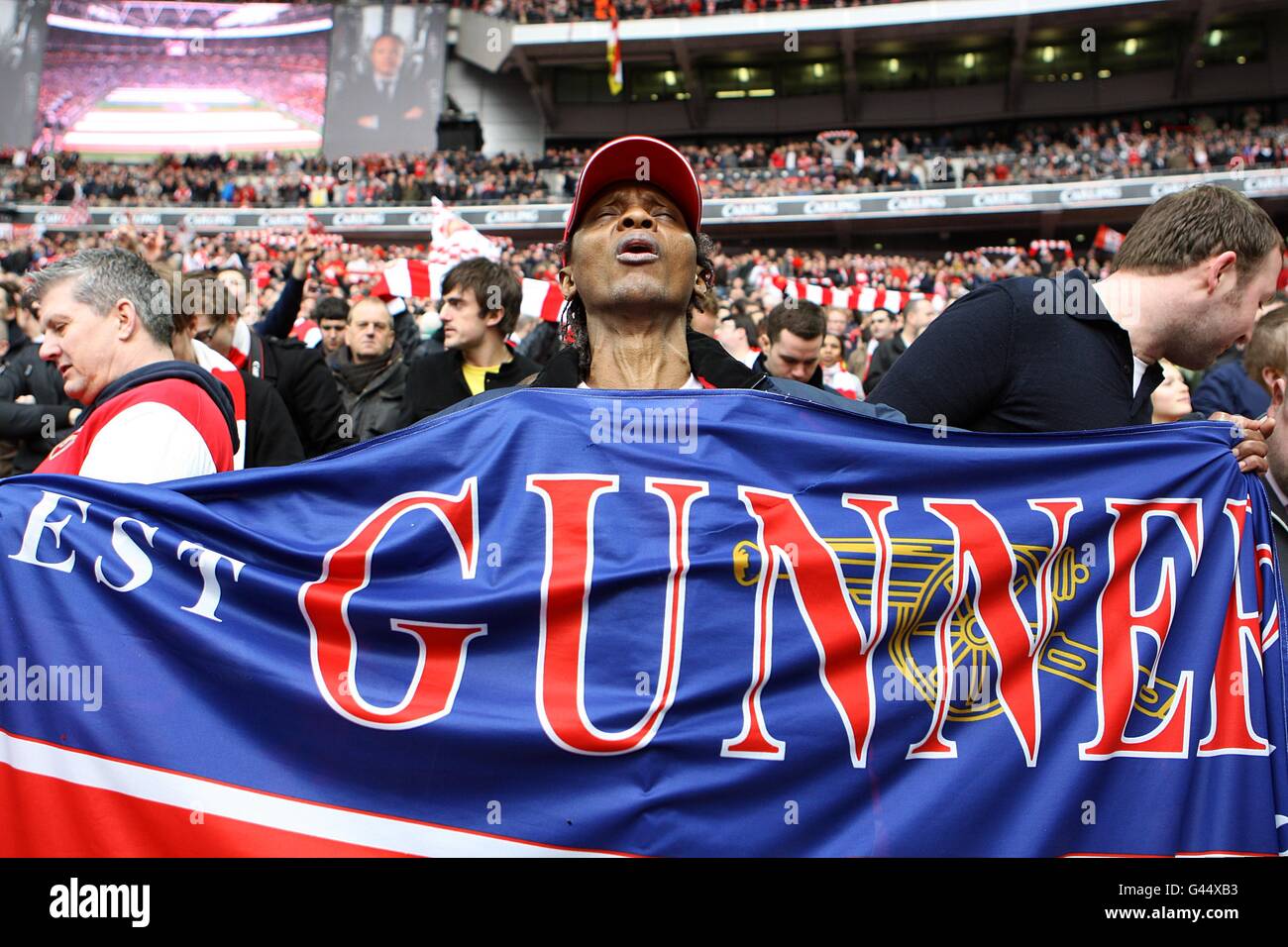 Fußball - Carling Cup - Finale - Arsenal gegen Birmingham City - Wembley Stadium. Ein Arsenal-Fan auf den Tribünen Stockfoto