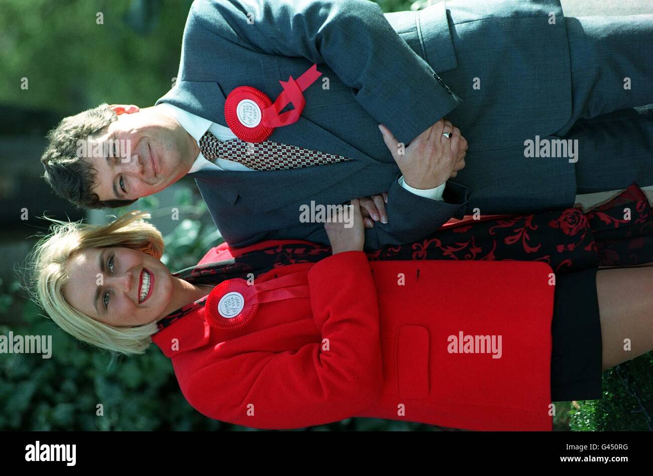 Bild zeigt Lisa Potts (l) und Ron Taylor, der beide 1996 RADAR (Royal Association für Behinderung und Rehabilitation) Abbey National "People of the Year" in London heute geehrt wurden (Mi). Potts ist die Kinderstube Krankenschwester aus St Lukes Säuglinge Schule in Wolverhampton, die die Kinder in ihrer Anklage gegen einen Mann mit einer Machete verteidigt;  Mr. Taylor ist Schulleiter der Dunblane Primary School, wo 16 Schülerinnen und Schüler und ihre Lehrer von verrückten Thomas Hamilton im März dieses Jahres getötet wurden. Foto von David Cheskin/PA. Stockfoto