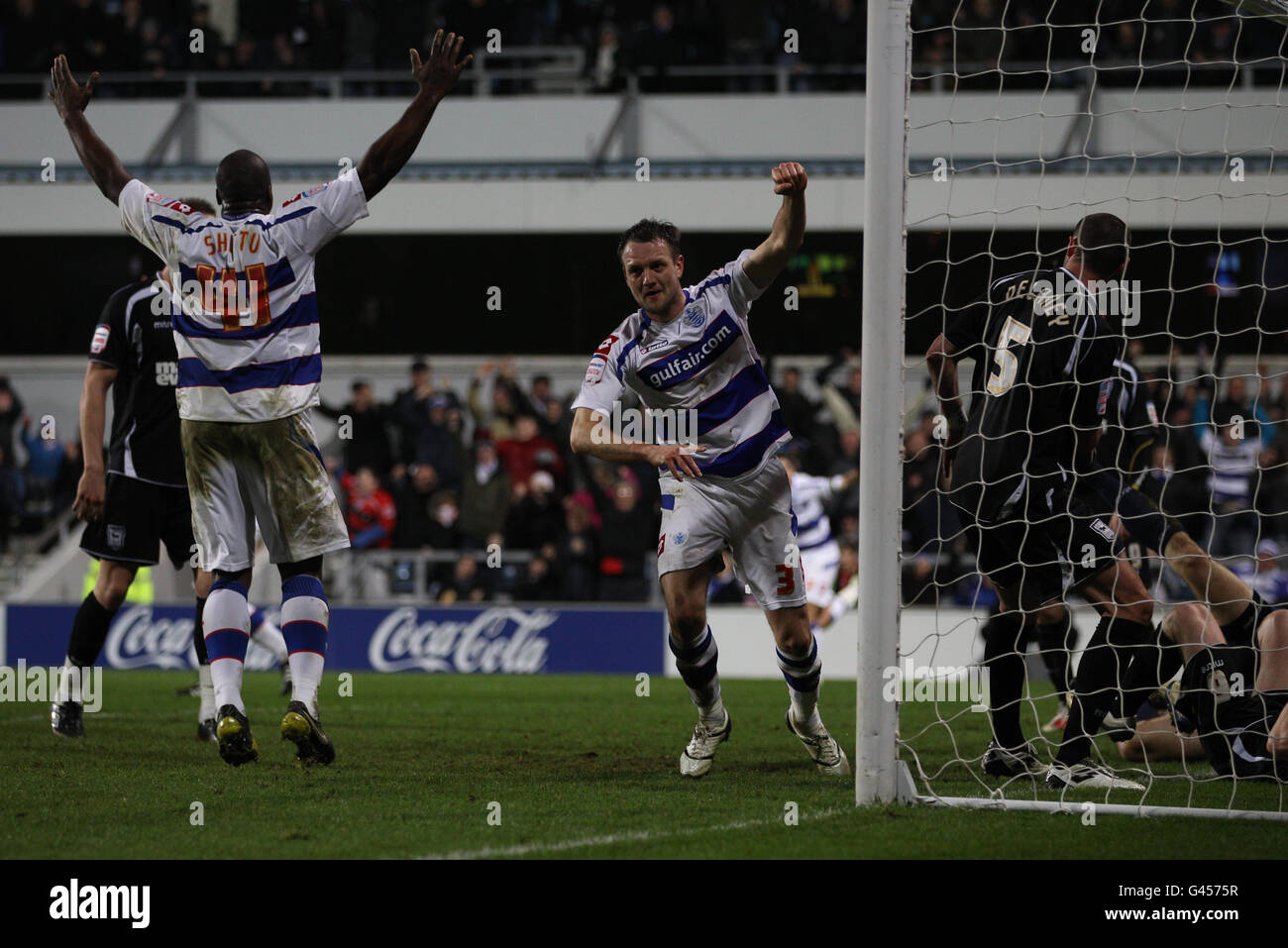 Fußball - npower Football League Championship - Queens Park Rangers / Ipswich Town - Loftus Road Stadium. Queens Park Rangers Clint Hill feiert das Tor zum Eröffnungstreffer des Spiels während des npower Championship-Spiels in der Loftus Road, London. Stockfoto