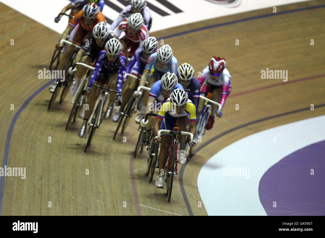 Radfahren - Track World Cup - Tag Zwei - Nationales Radsportzentrum. Venezuelas Angee Gonzalez führt während des Women's Omnium Stockfoto