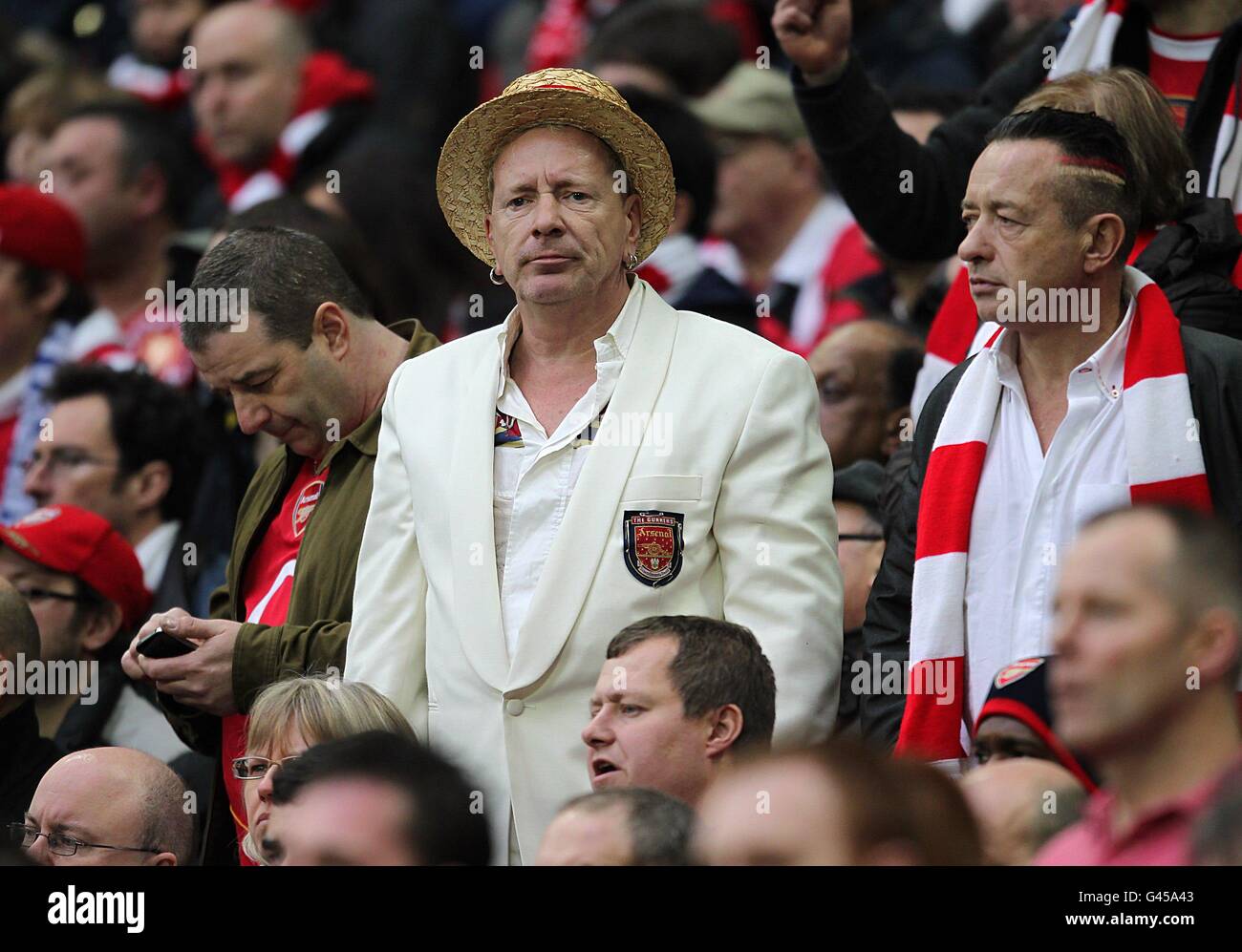 Fußball - Carling Cup - Finale - Arsenal gegen Birmingham City - Wembley Stadium. Arsenal-Fan John Lydon (aka Johnny Rotten) auf den Tribünen Stockfoto