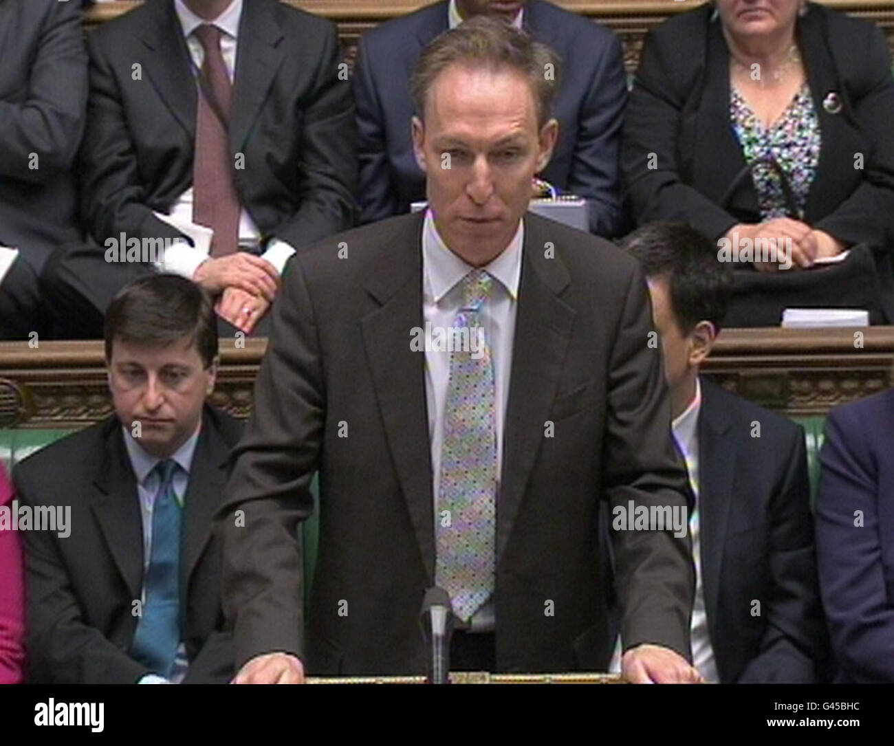 Der Schattenverteidigungsminister Jim Murphy spricht im Unterhaus über die vorgeschlagenen Entlassungen in den Streitkräften. Stockfoto