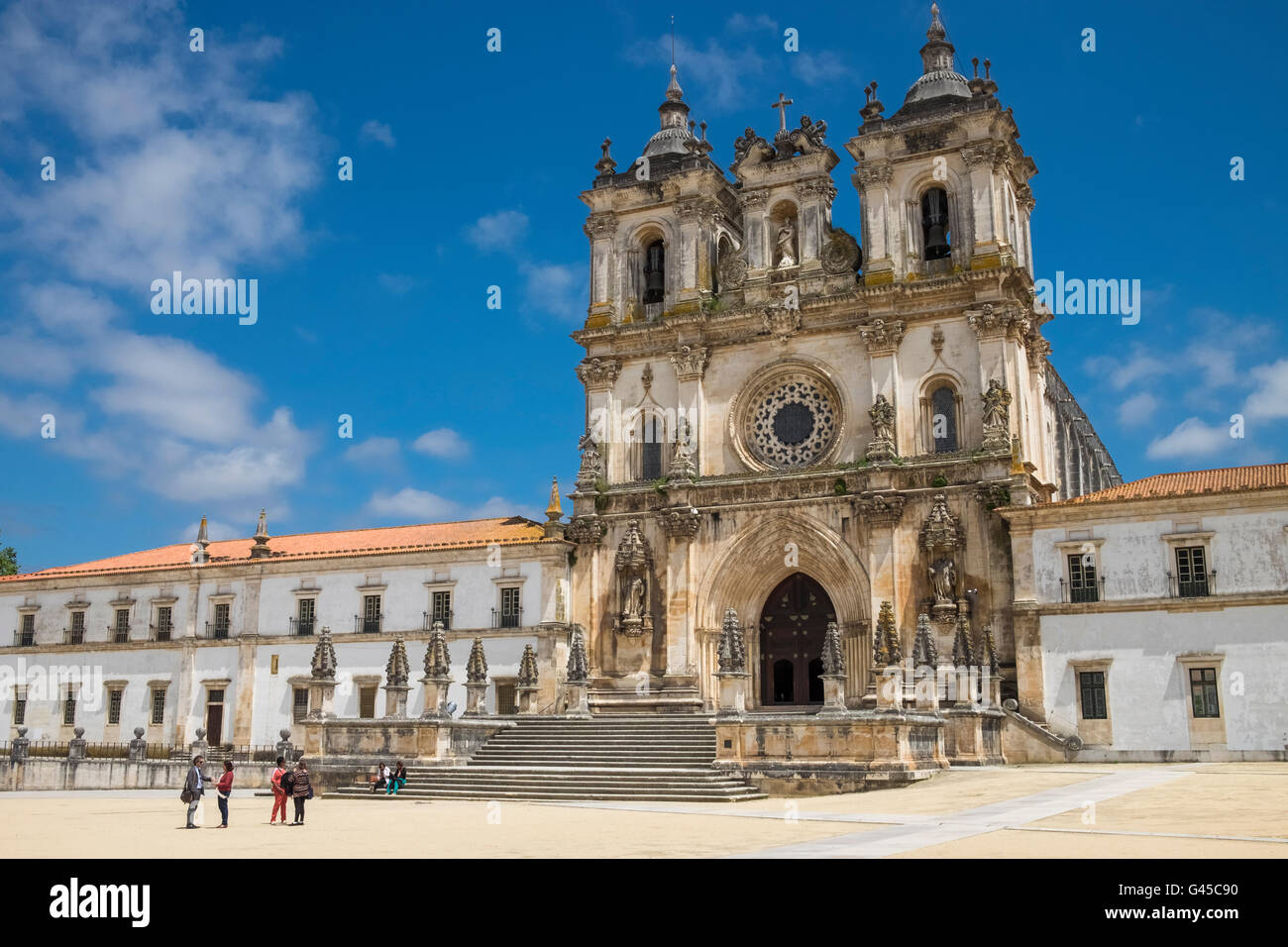 Außenfassade des Kloster Alcobaca, mittelalterlichen katholischen Kloster und ein UNESCO-Weltkulturerbe, Alcobaça, Subregion Oeste, Portugal Stockfoto