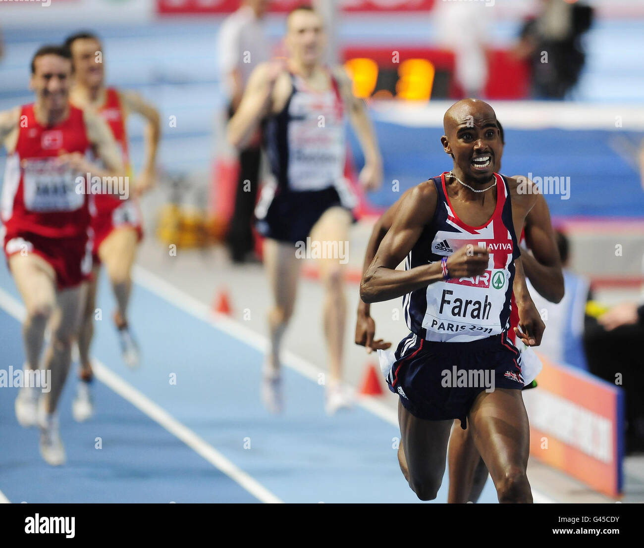 Der Brite Mo Farah gewinnt am zweiten Tag des European Indoor Athletics im Palais Omnisport Paris-Bercy, Paris, Frankreich, das Finale der Männer über 3000 Meter. Stockfoto