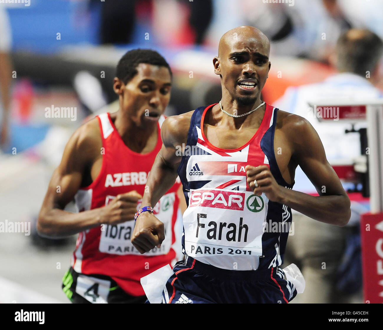 Der Brite Mo Farah gewinnt am zweiten Tag des European Indoor Athletics im Palais Omnisport Paris-Bercy, Paris, Frankreich, das Finale der Männer über 3000 Meter. Stockfoto