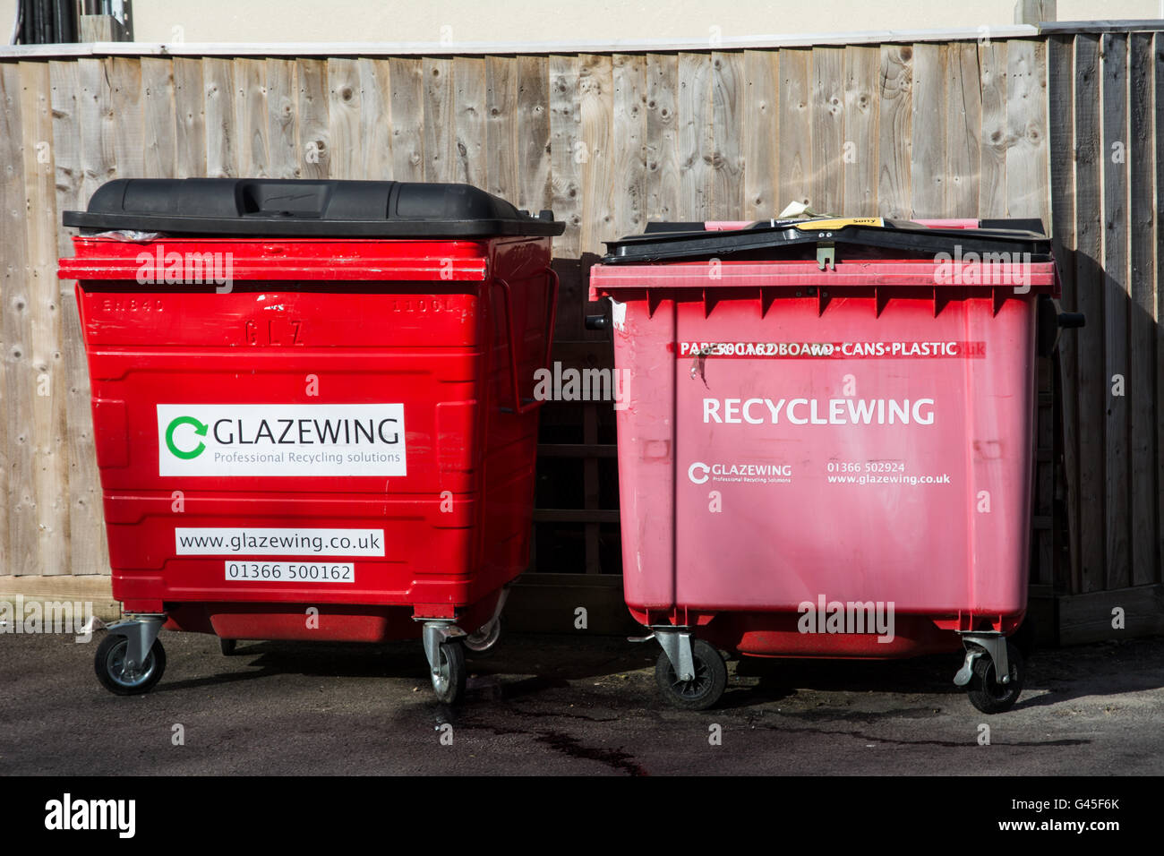 Einige kommerzielle Behälter. Stockfoto